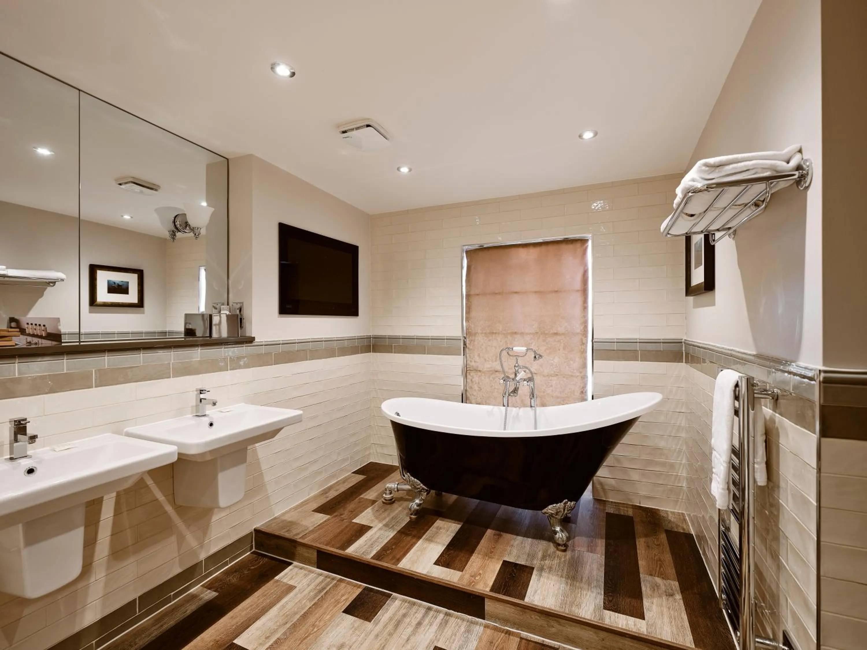 Bathroom in Old Court House Inn