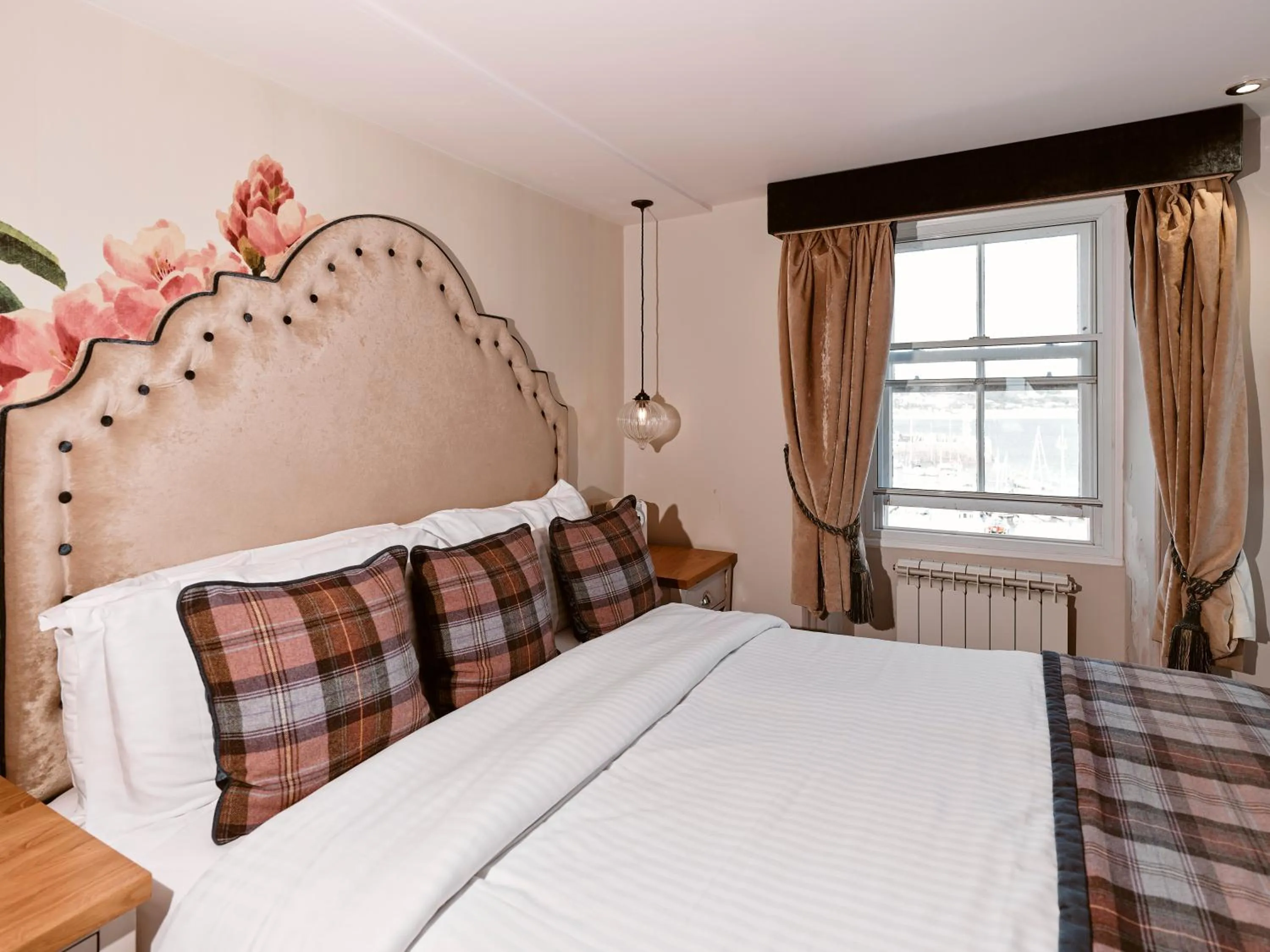 Bed in Old Court House Inn