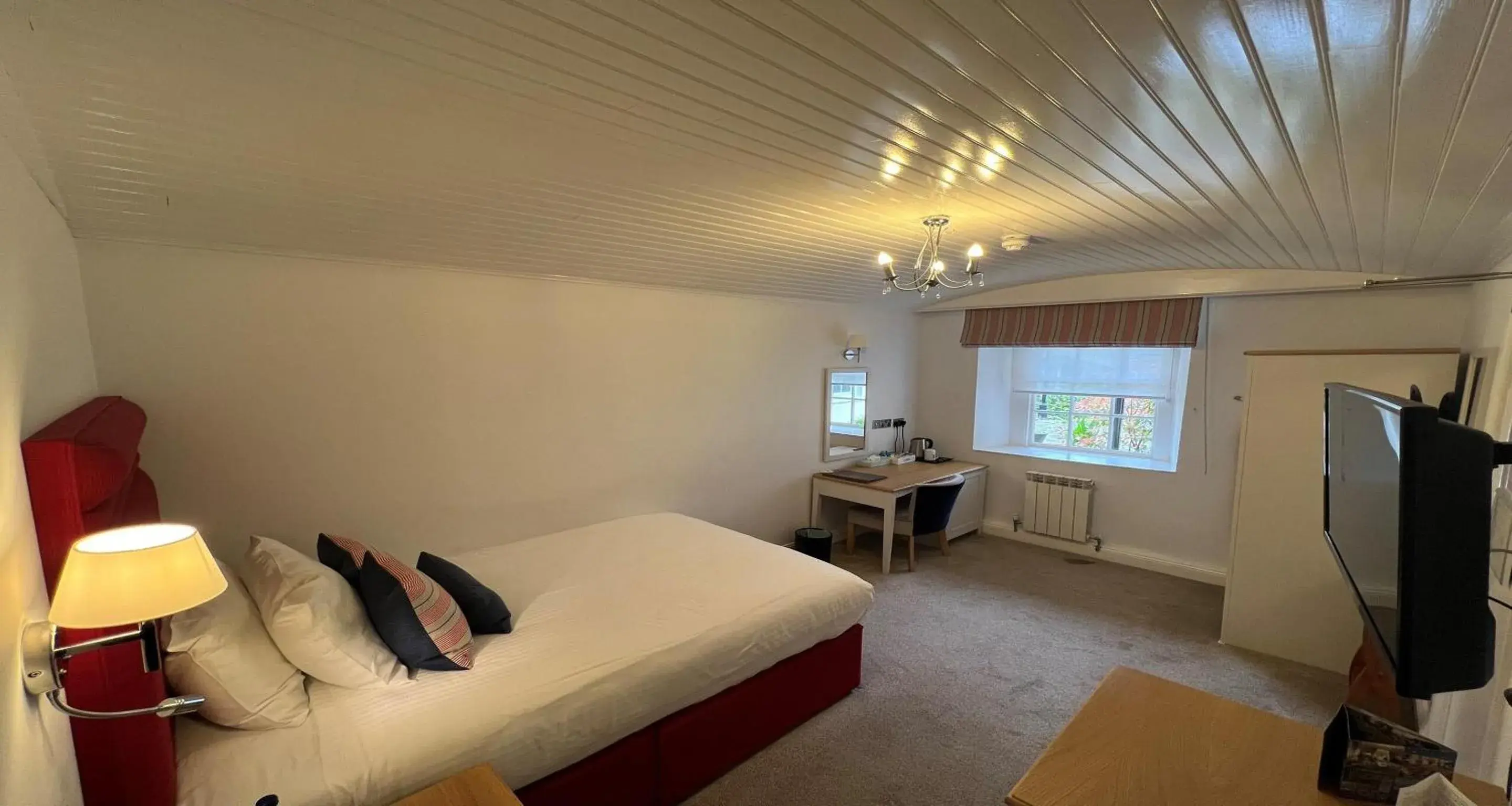 Property building, Bed in Best Western Hotel de Havelet Property building, Bed in Best Western Hotel de Havelet