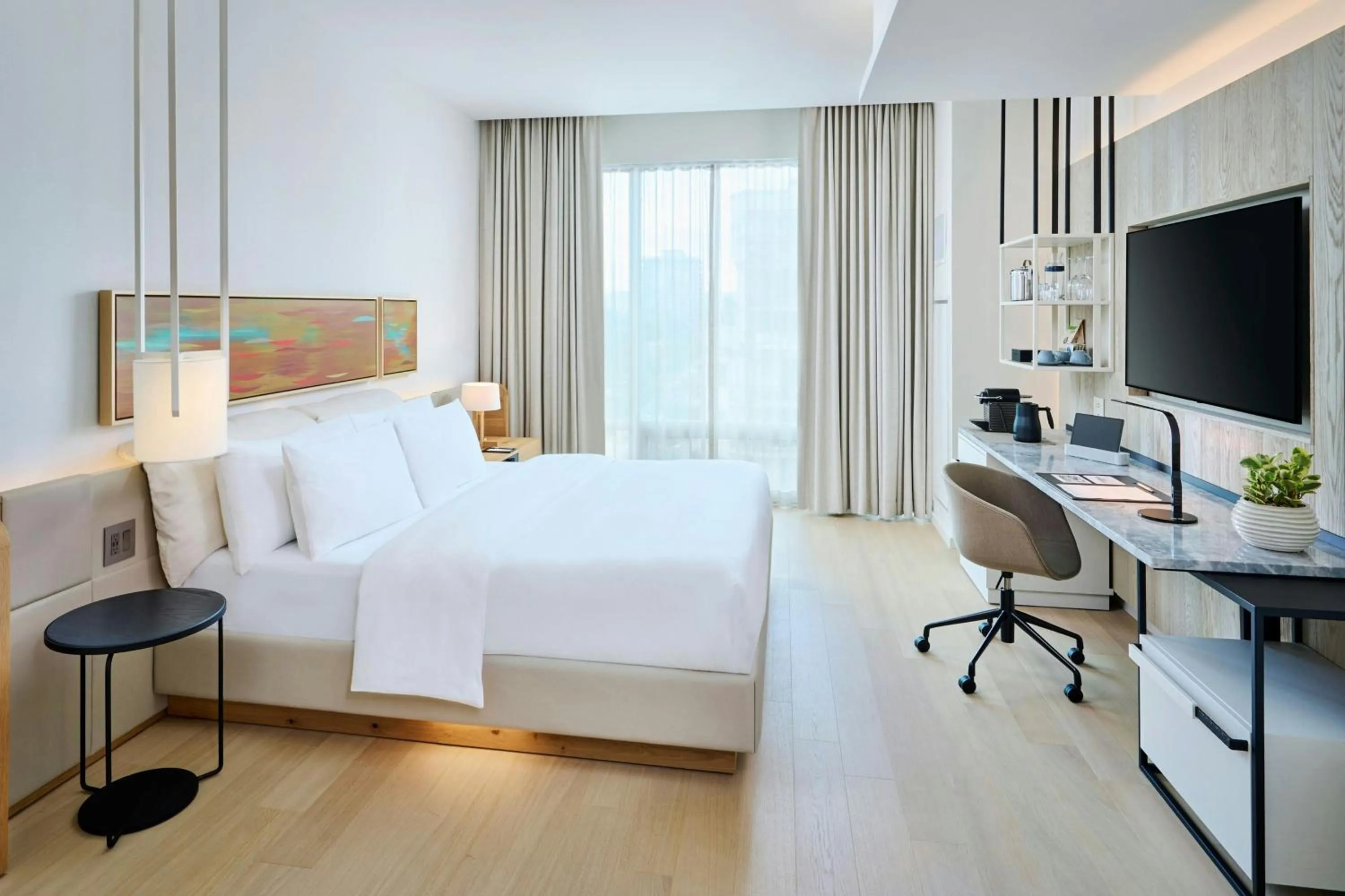 Photo of the whole room, Bed in The Pearle Hotel & Spa, Autograph Collection