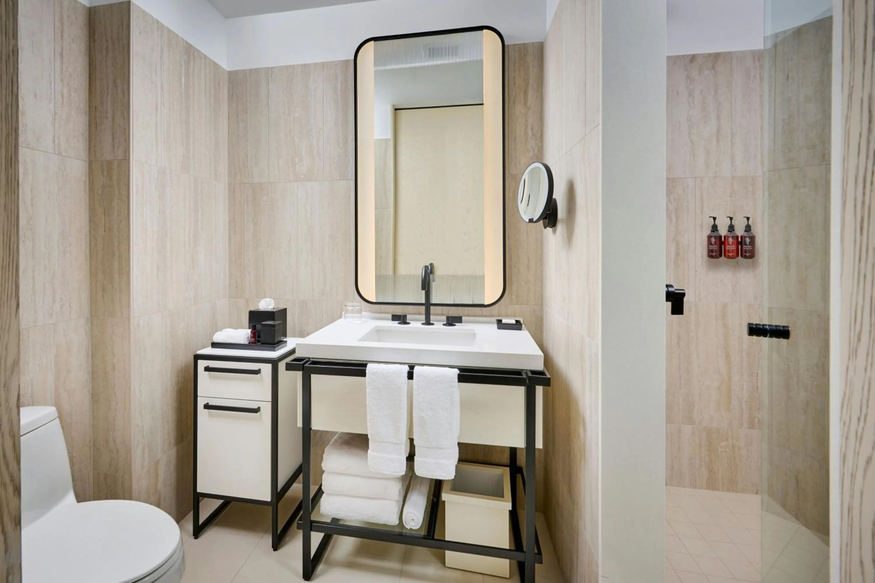 Bathroom in The Pearle Hotel & Spa, Autograph Collection