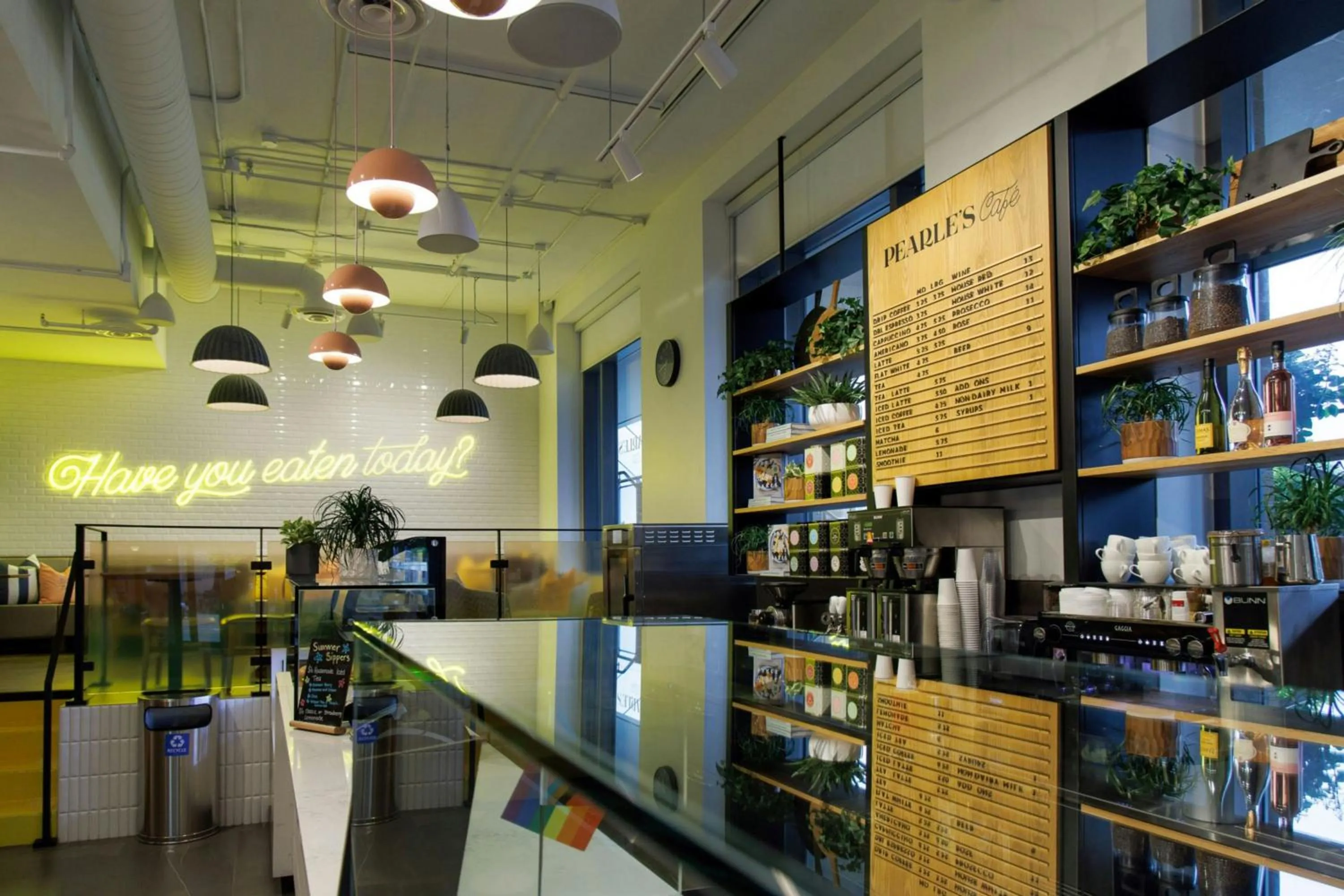 Restaurant/places to eat in The Pearle Hotel & Spa, Autograph Collection