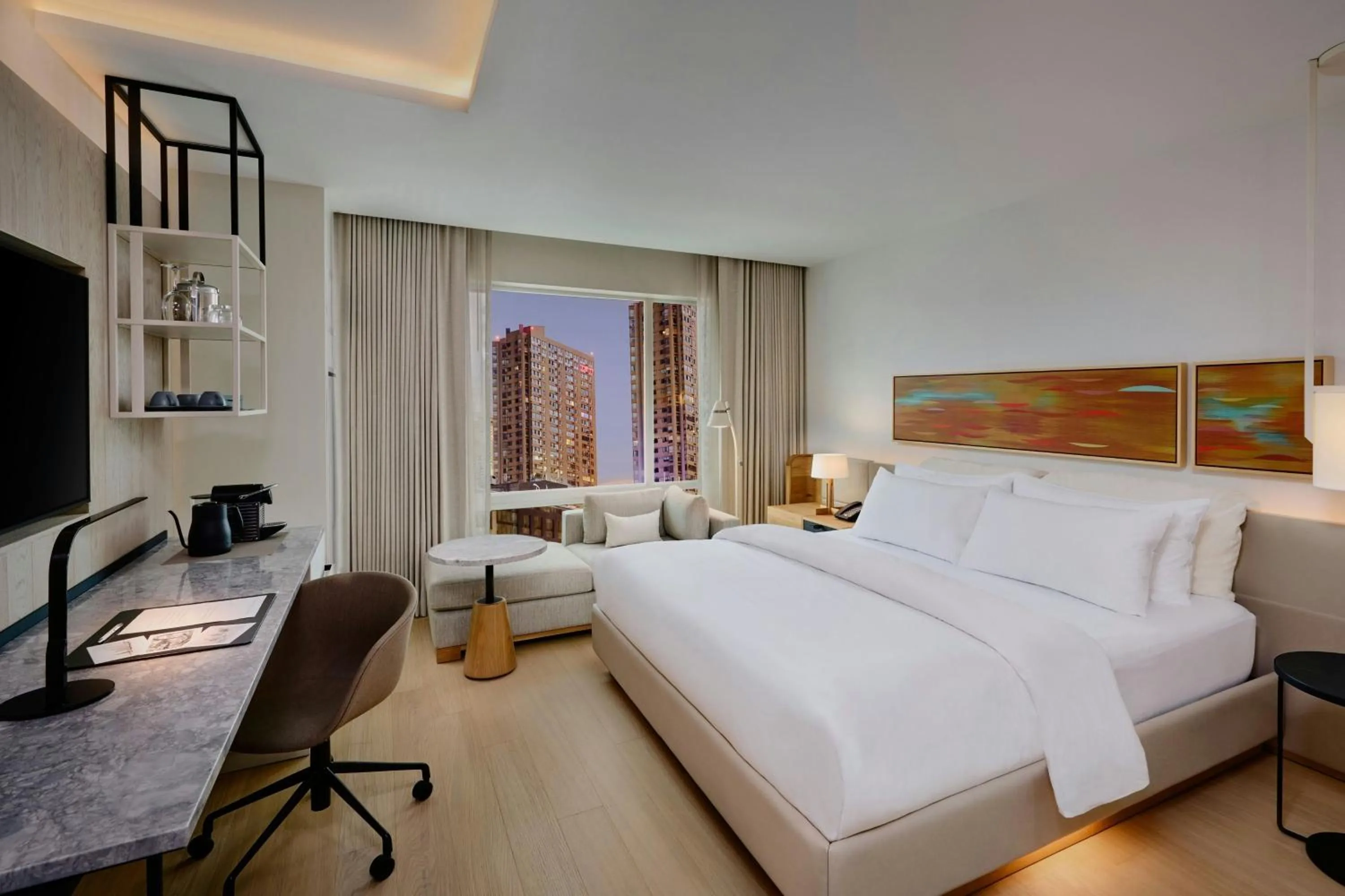 Photo of the whole room, Bed in The Pearle Hotel & Spa, Autograph Collection