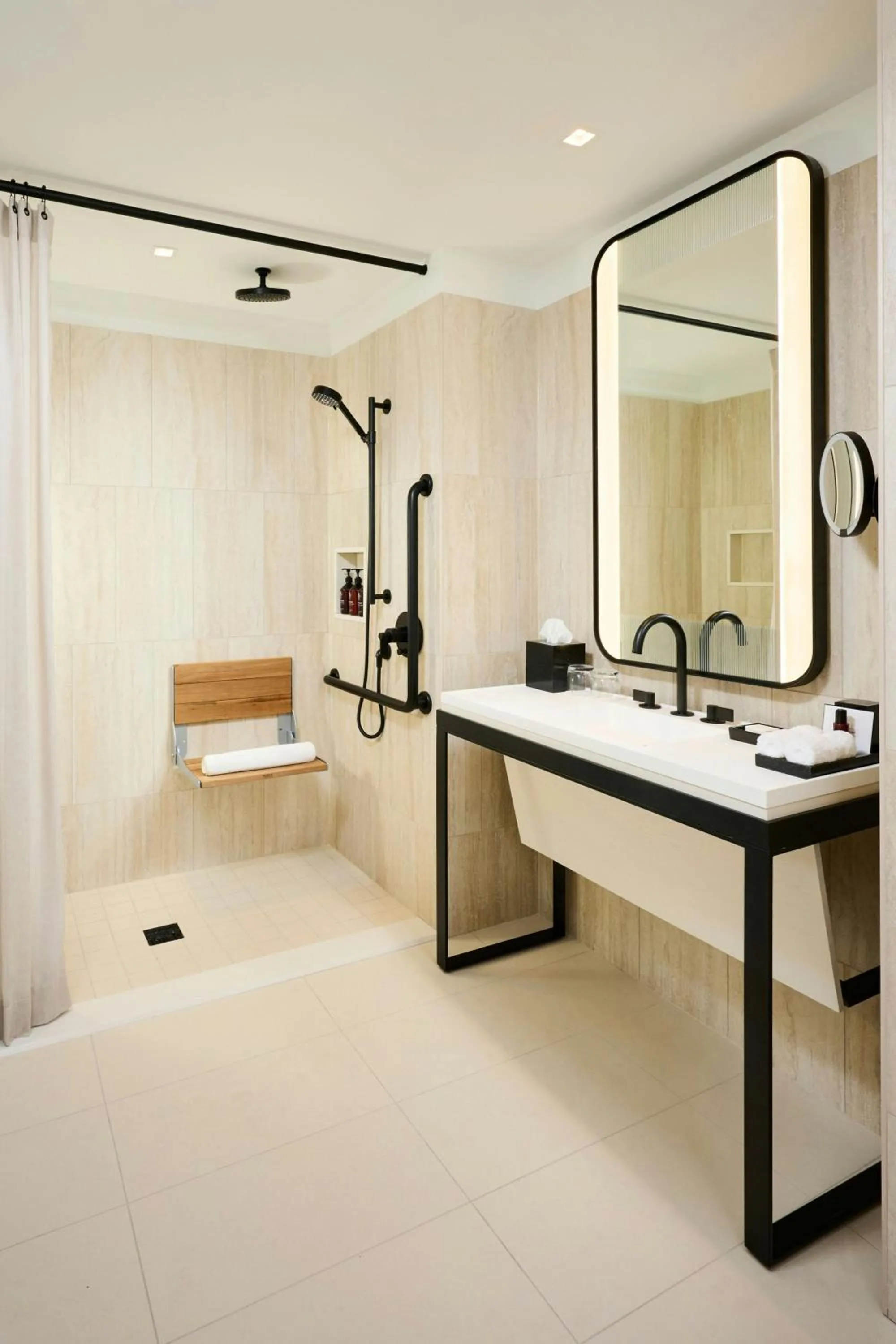 Photo of the whole room in The Pearle Hotel & Spa, Autograph Collection