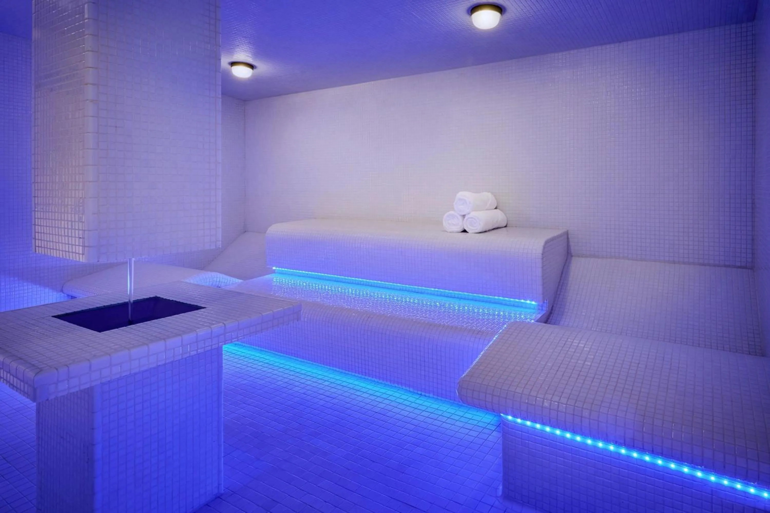 Spa and wellness centre/facilities, Bed in The Pearle Hotel & Spa, Autograph Collection