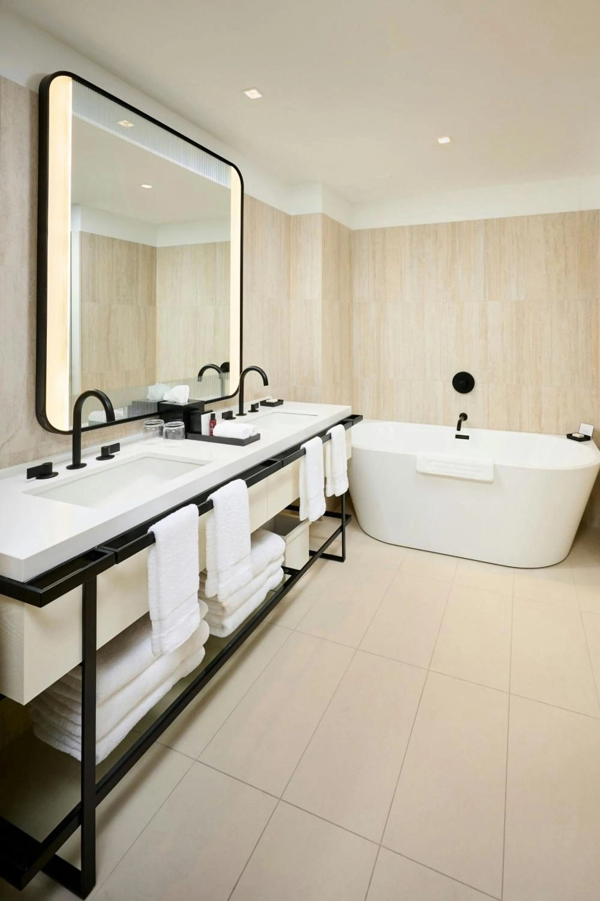 Bathroom in The Pearle Hotel & Spa, Autograph Collection