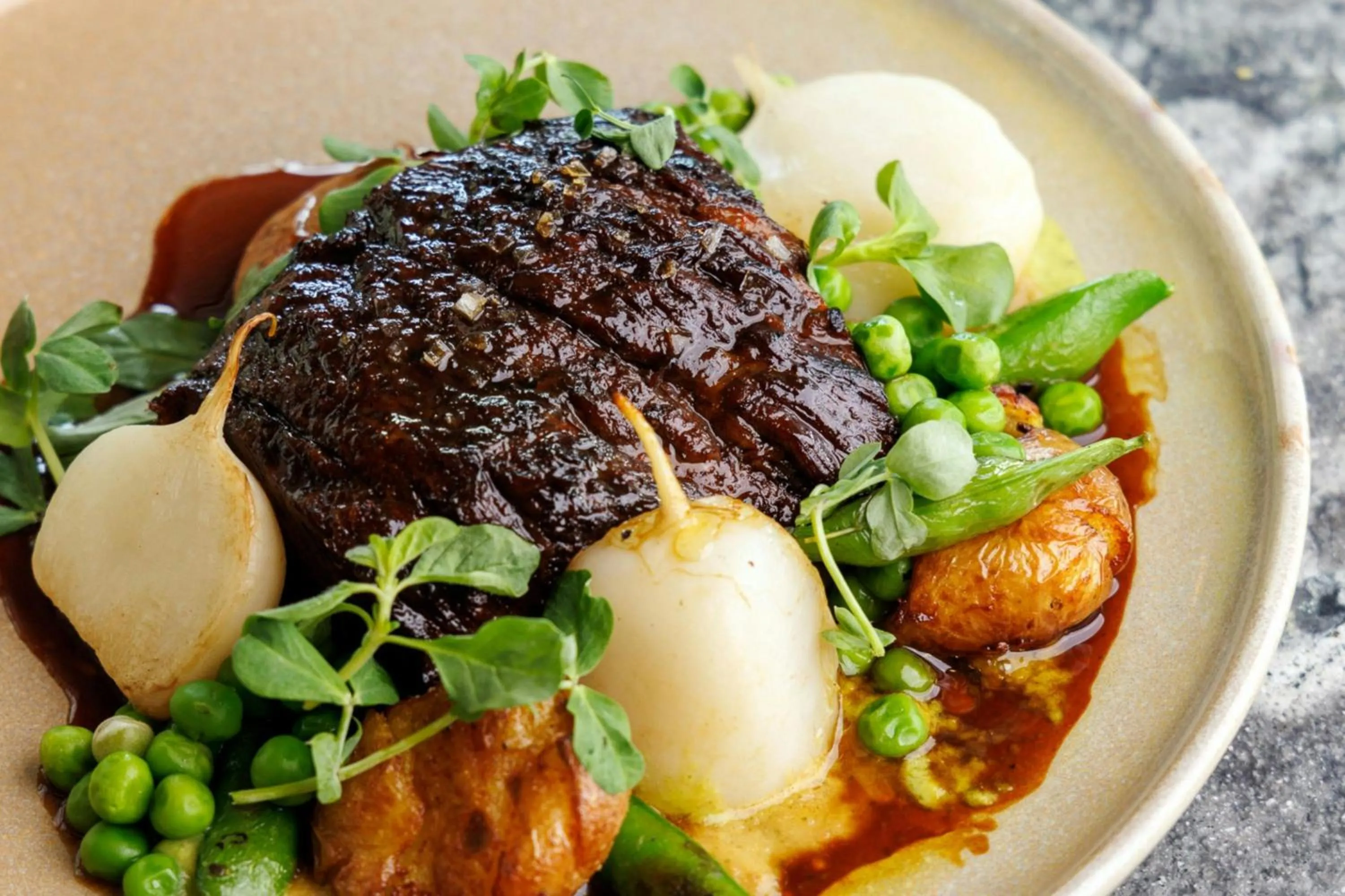 Restaurant/places to eat in The Pearle Hotel & Spa, Autograph Collection