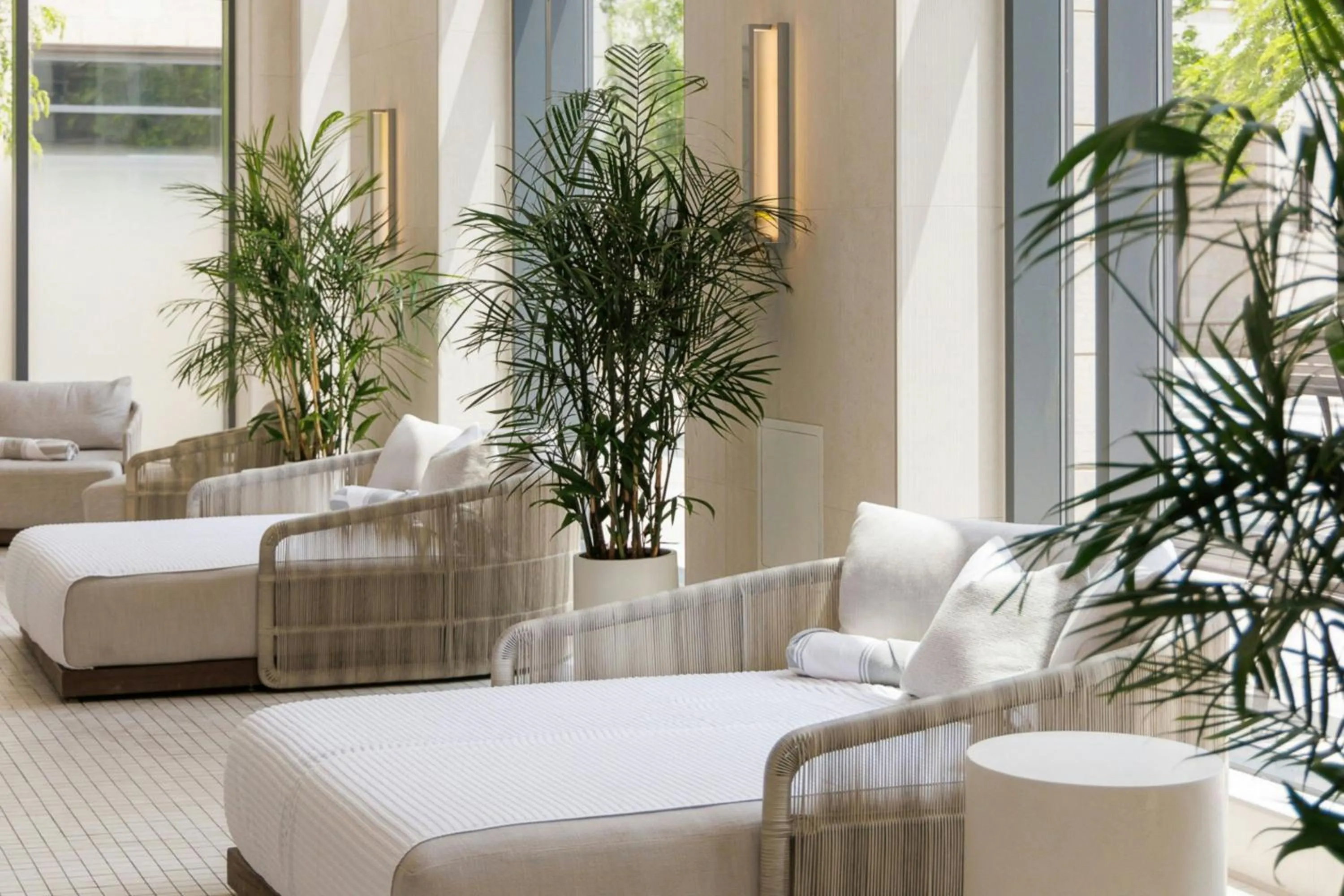 Swimming pool, Bed in The Pearle Hotel & Spa, Autograph Collection