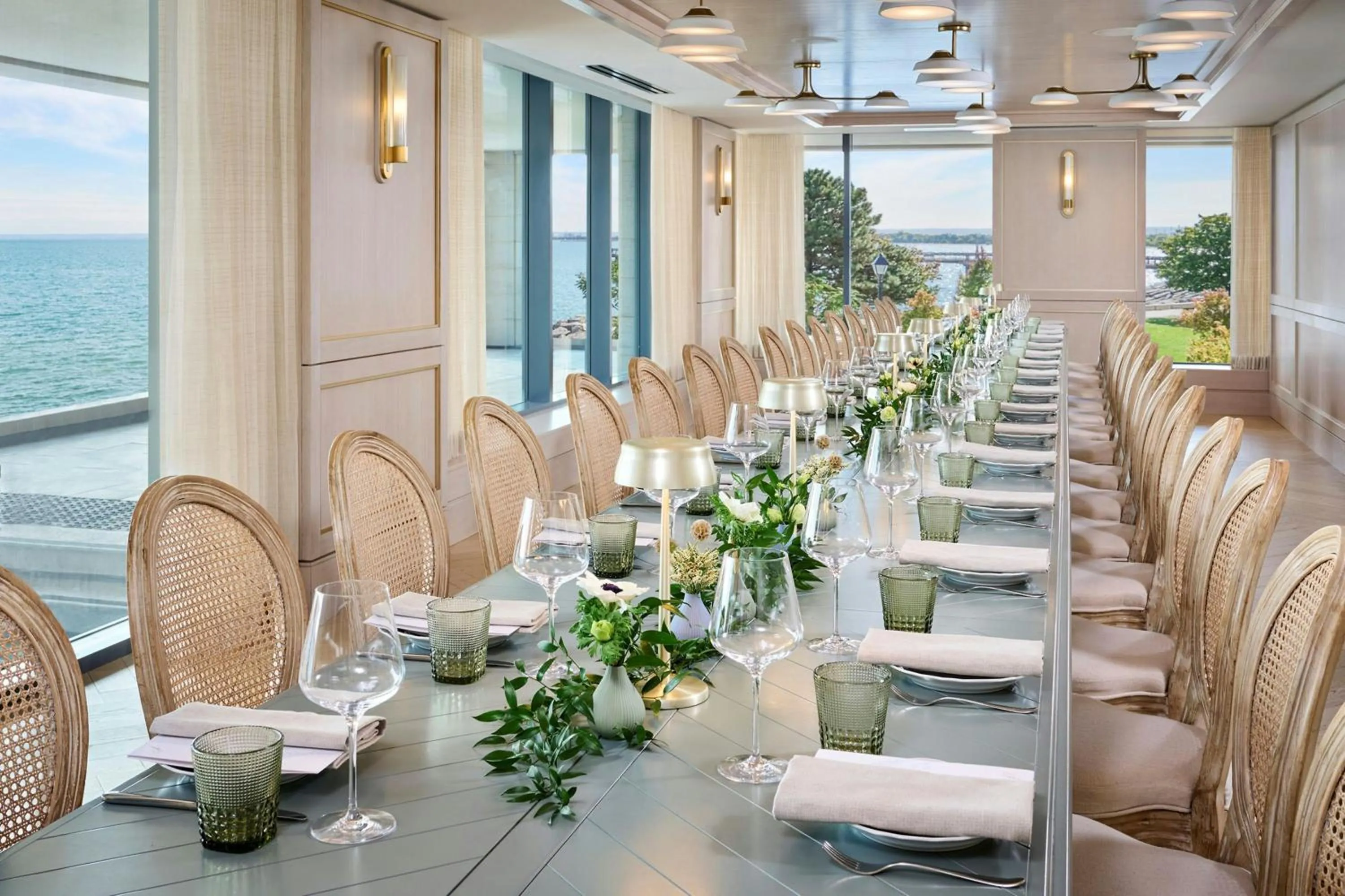 Restaurant/places to eat in The Pearle Hotel & Spa, Autograph Collection