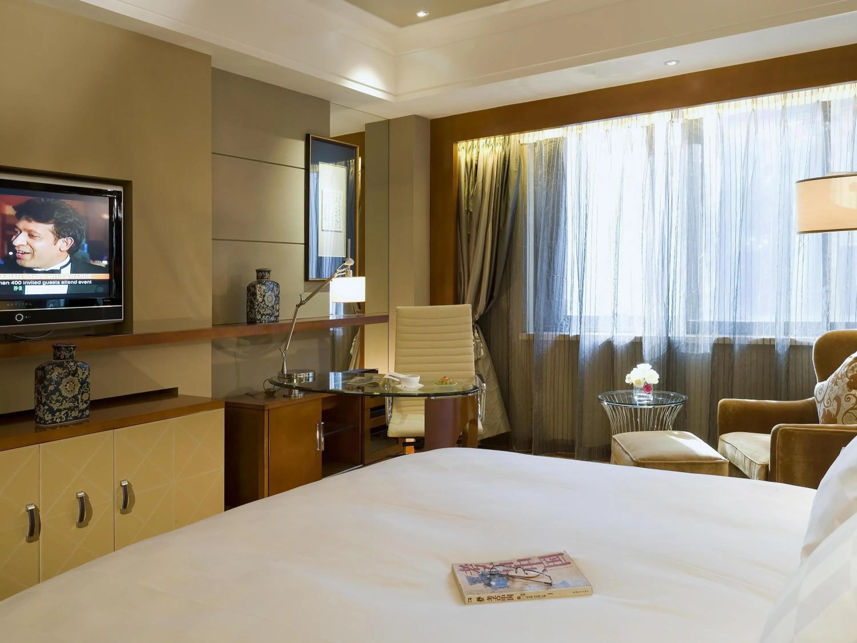 Bedroom, Bed in Sofitel Harbin