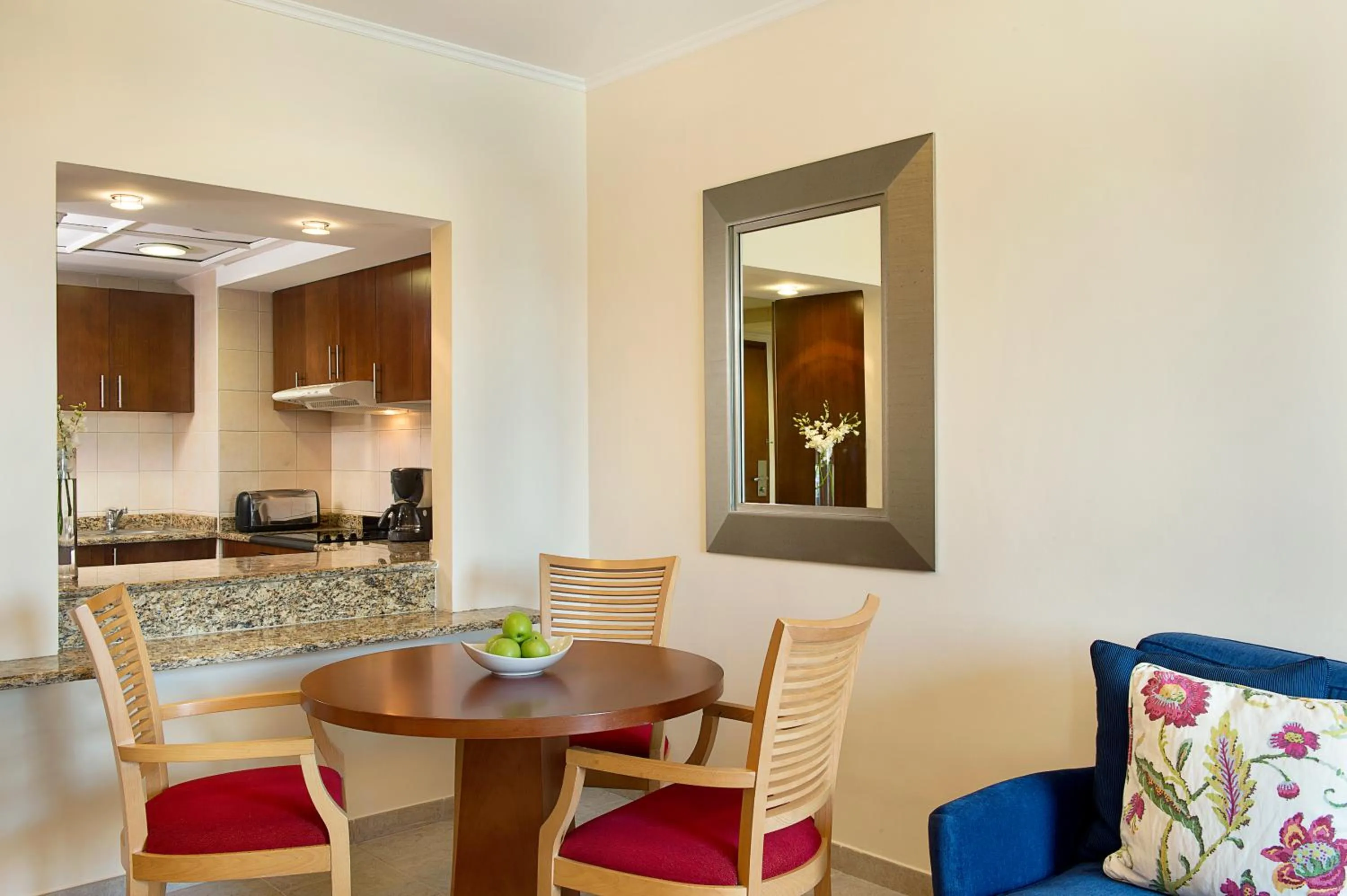 Kitchen or kitchenette in Copthorne Lakeview Executive Apartments Dubai, Green Community