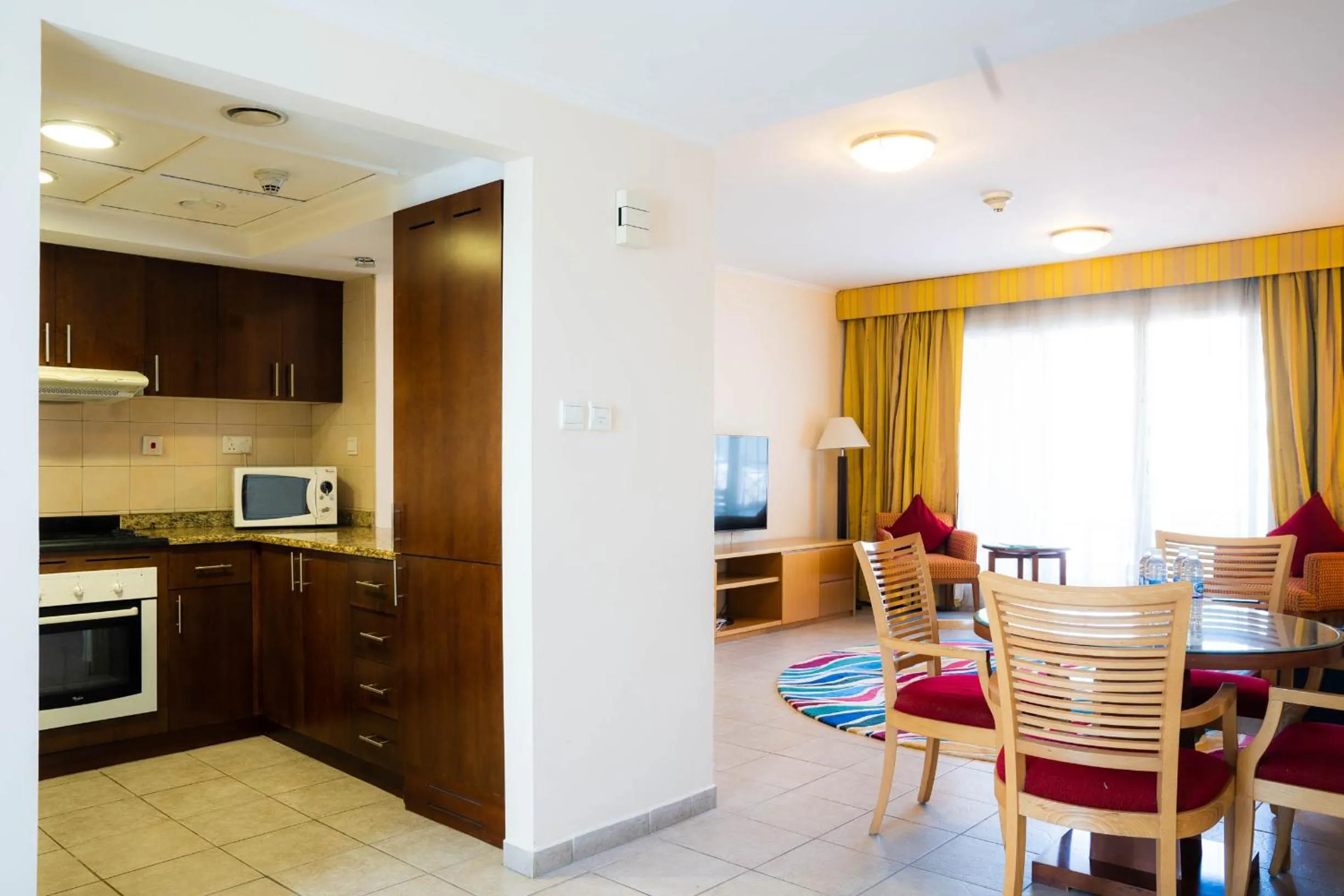 Kitchen or kitchenette in Copthorne Lakeview Executive Apartments Dubai, Green Community