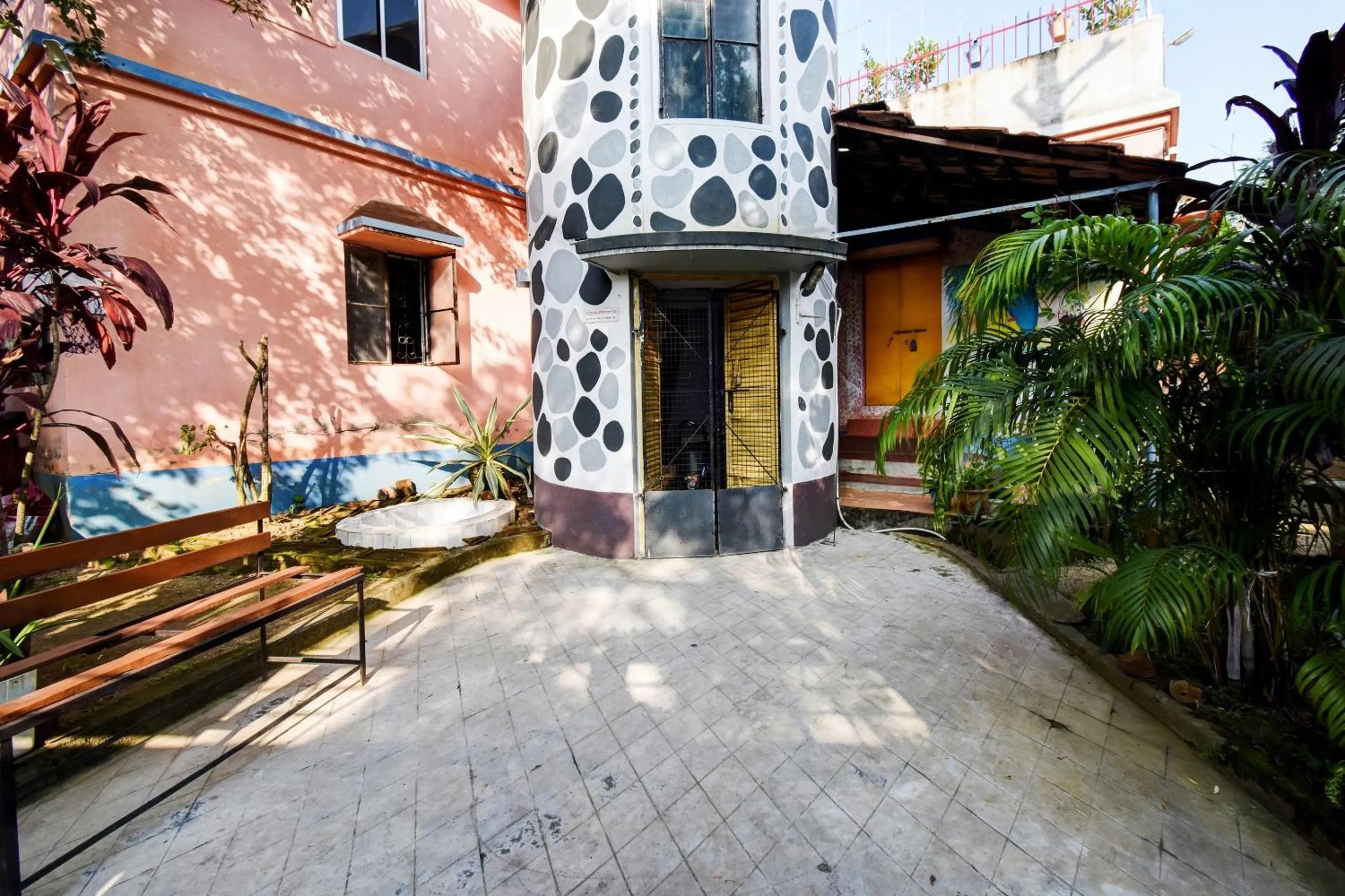 Facade/entrance in Hotel O Adorini Guest House