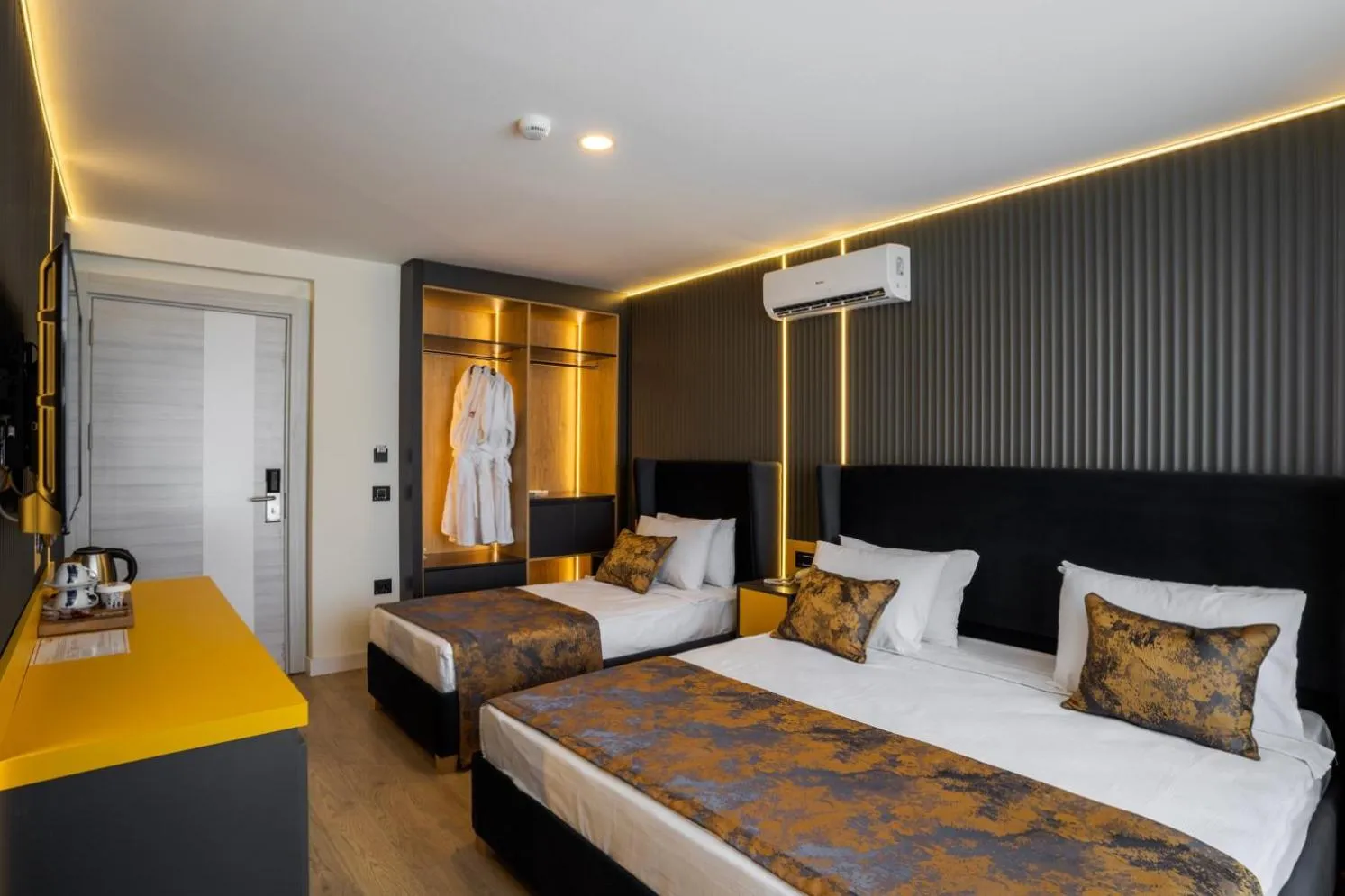 Bed in Tema 242 Hotel