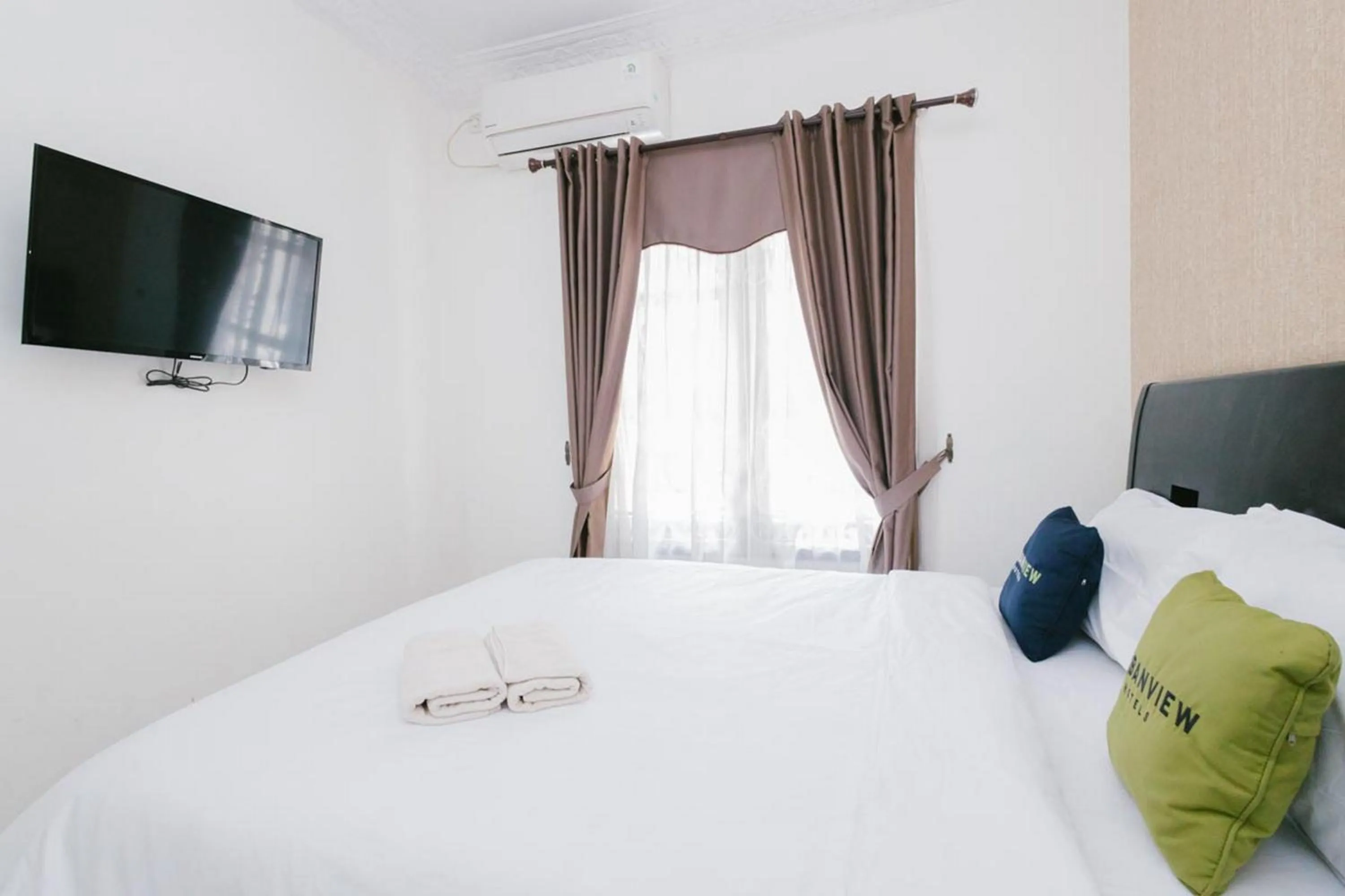 Bedroom, Bed in Urbanview Hotel Sultan Palace Malang by RedDoorz