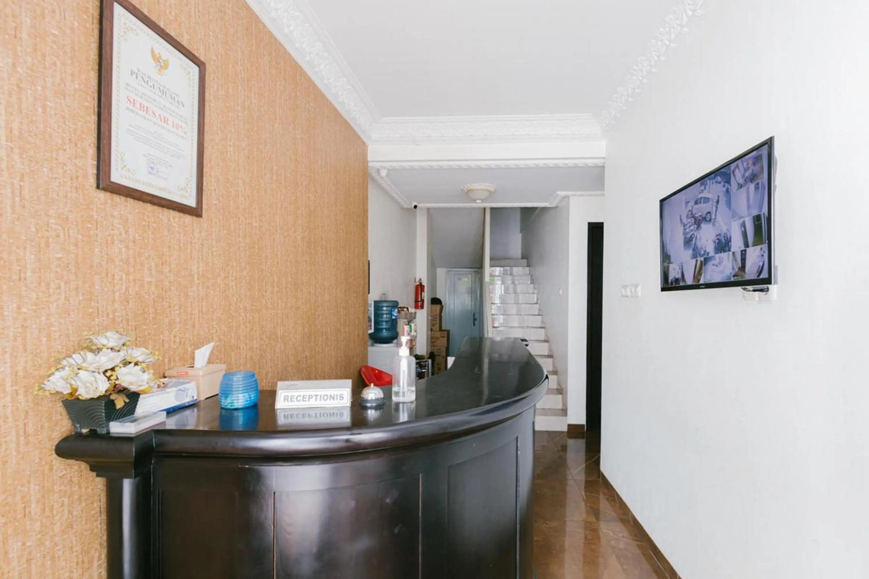 Lobby or reception in Urbanview Hotel Sultan Palace Malang by RedDoorz