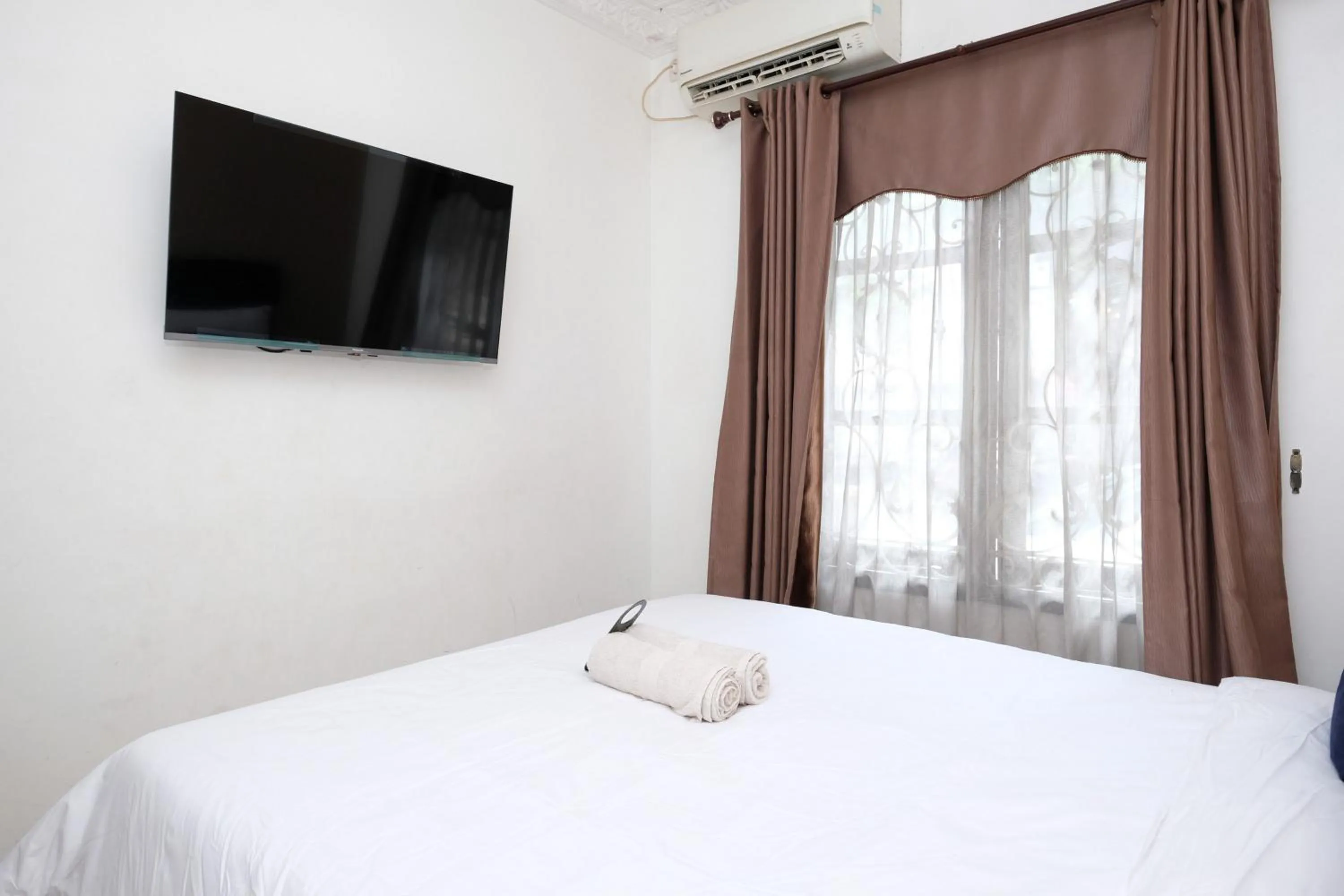 Bedroom, Bed in Urbanview Hotel Sultan Palace Malang by RedDoorz