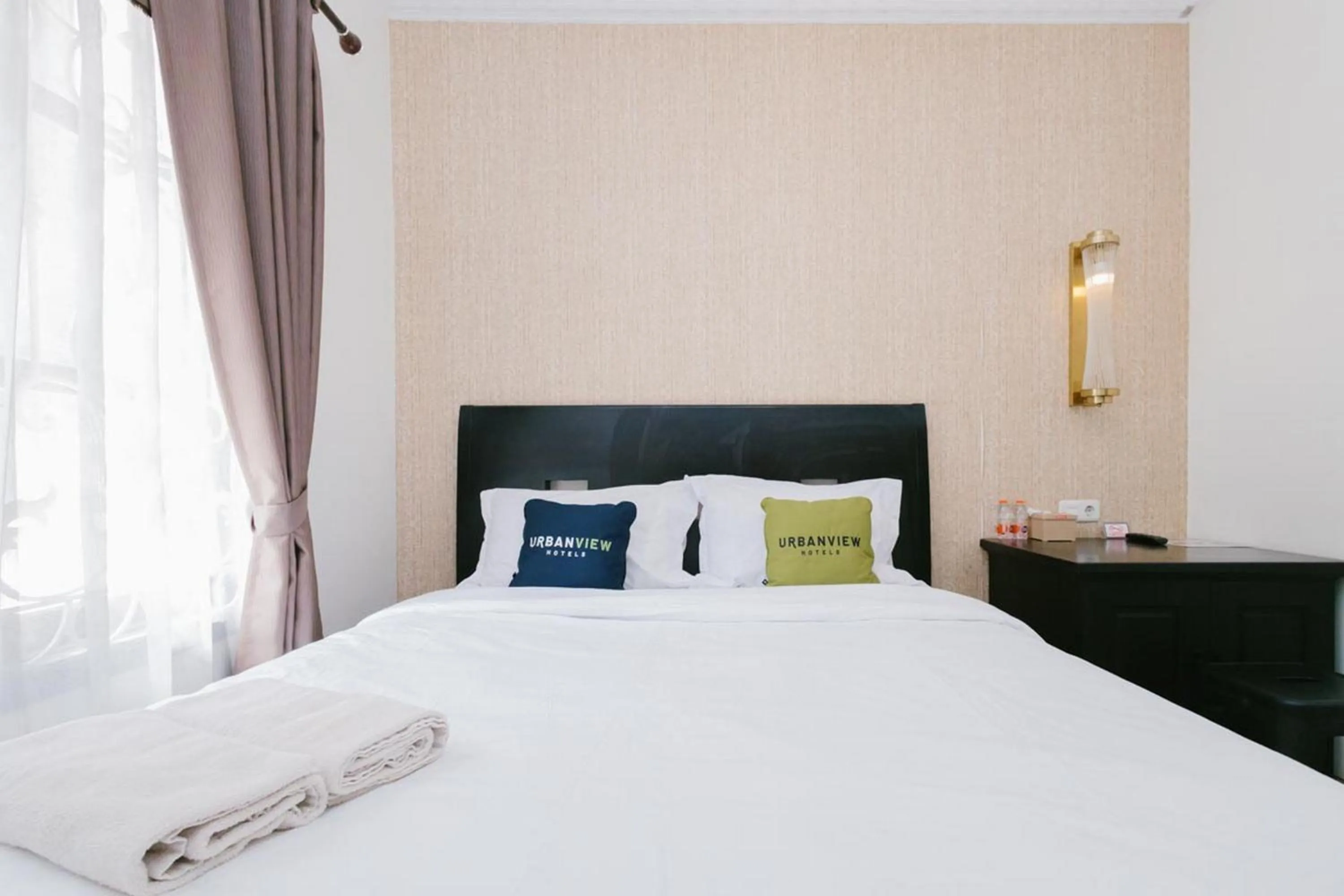 Bed in Urbanview Hotel Sultan Palace Malang by RedDoorz