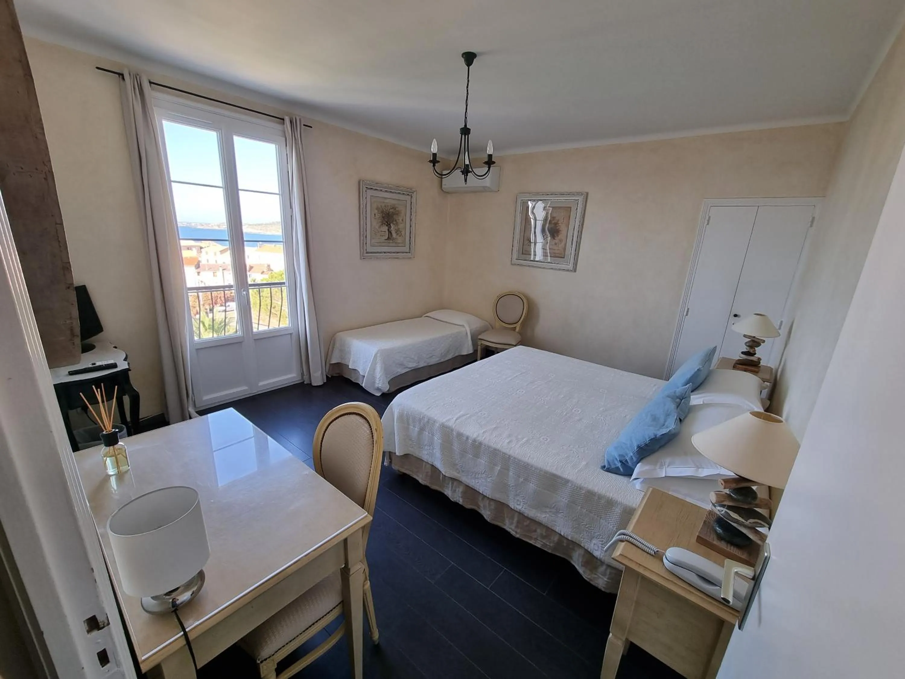 Photo of the whole room, Bed in STELLA MARE