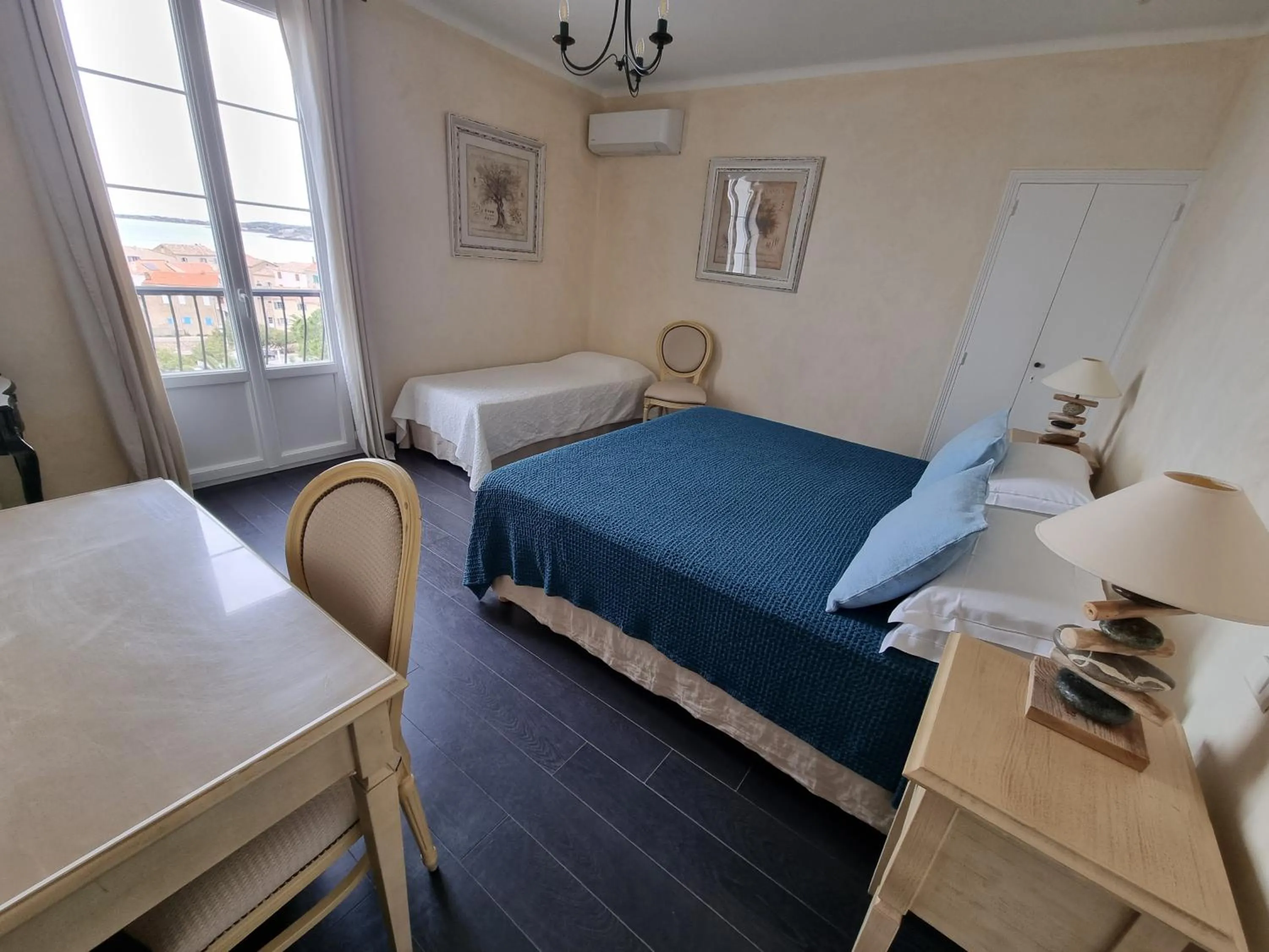 Photo of the whole room, Bed in STELLA MARE