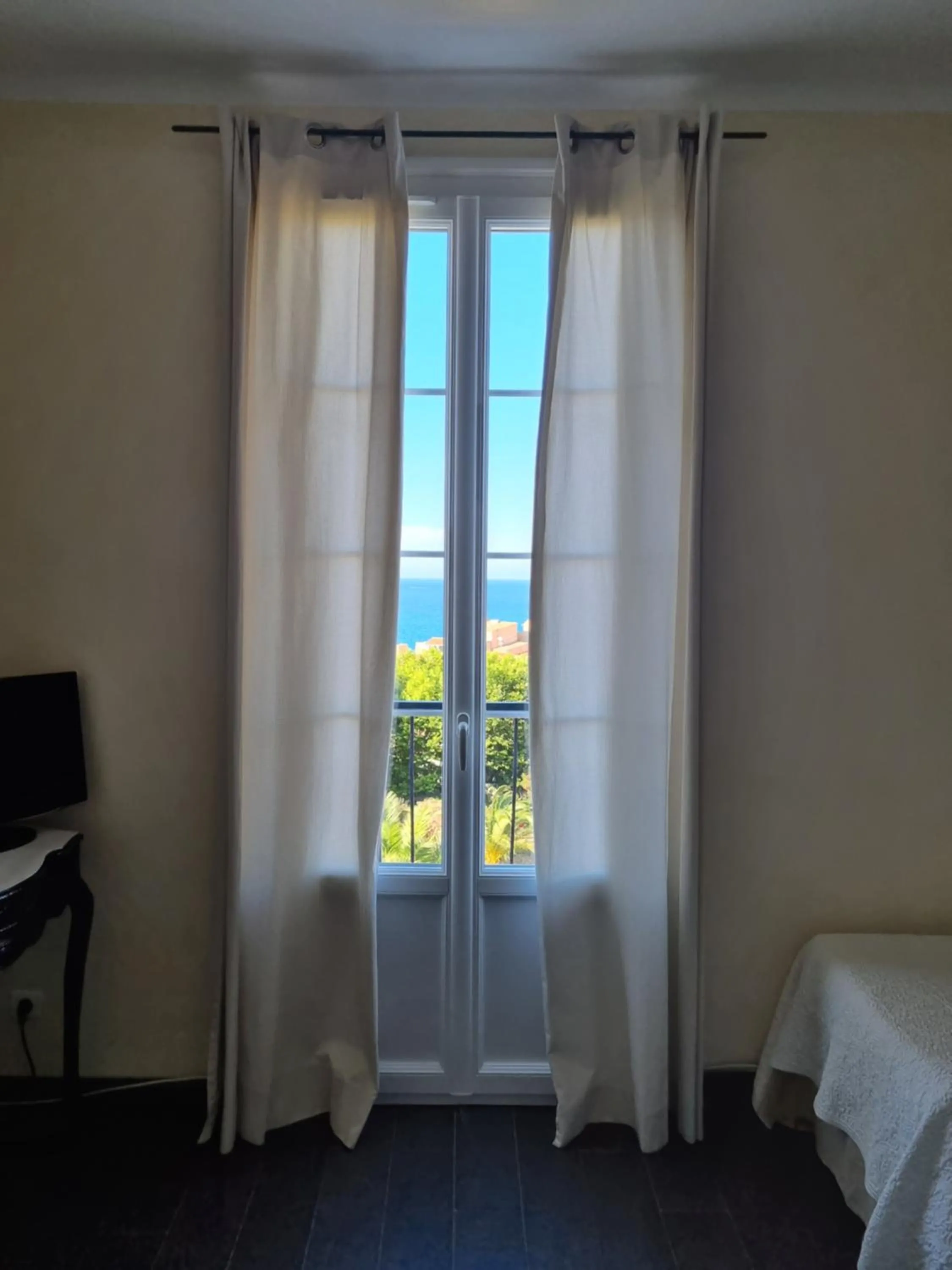 Sea view, Bed in STELLA MARE