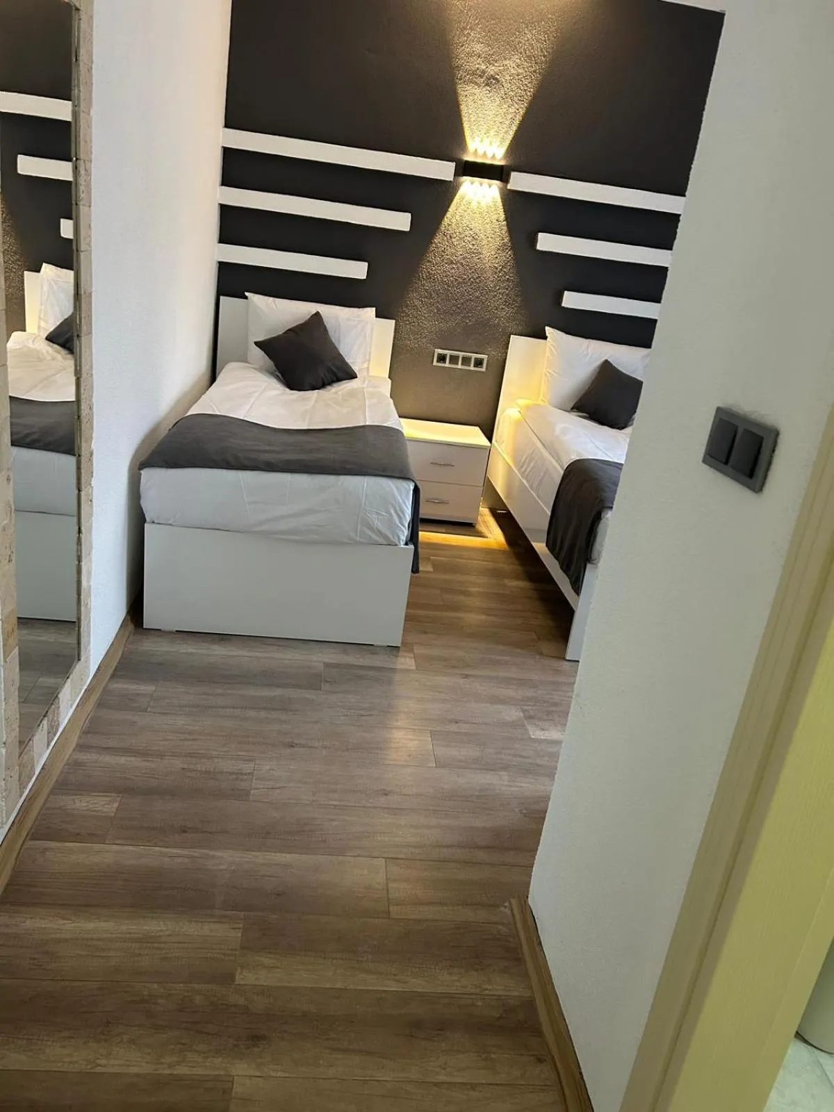 Bedroom, Bed in loopy lodge hotel