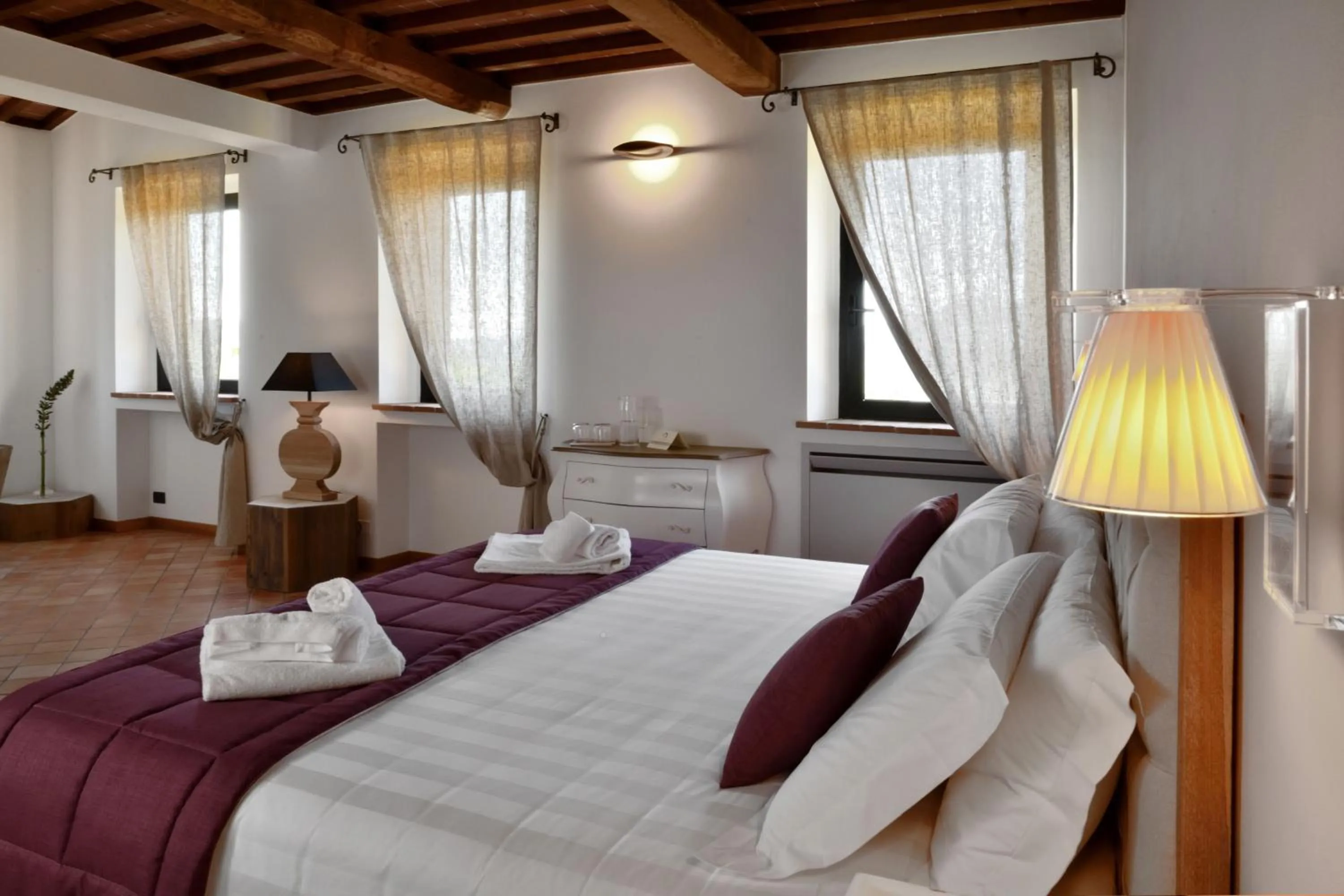 Photo of the whole room, Bed in Porsenna Resort