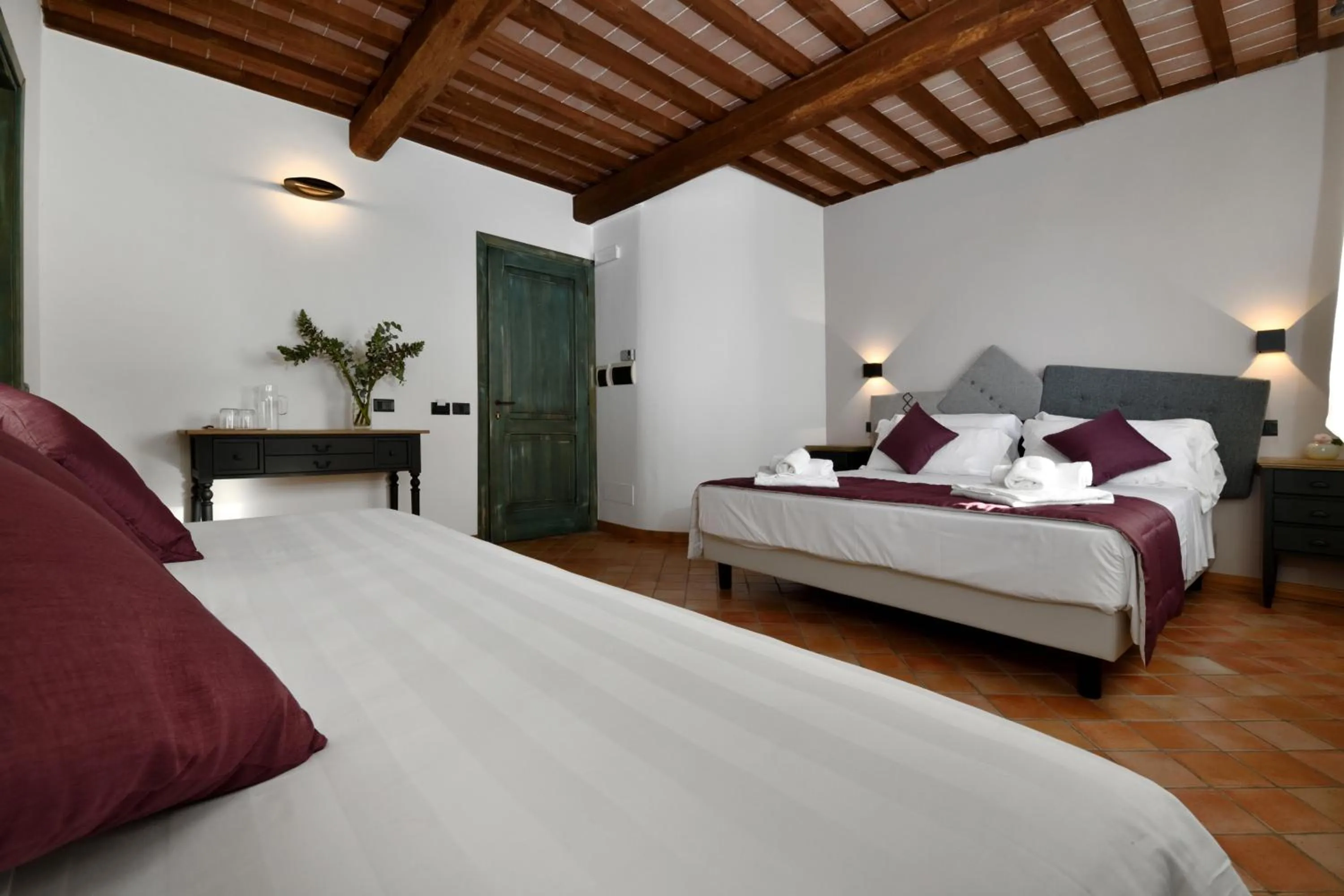 Photo of the whole room, Bed in Porsenna Resort