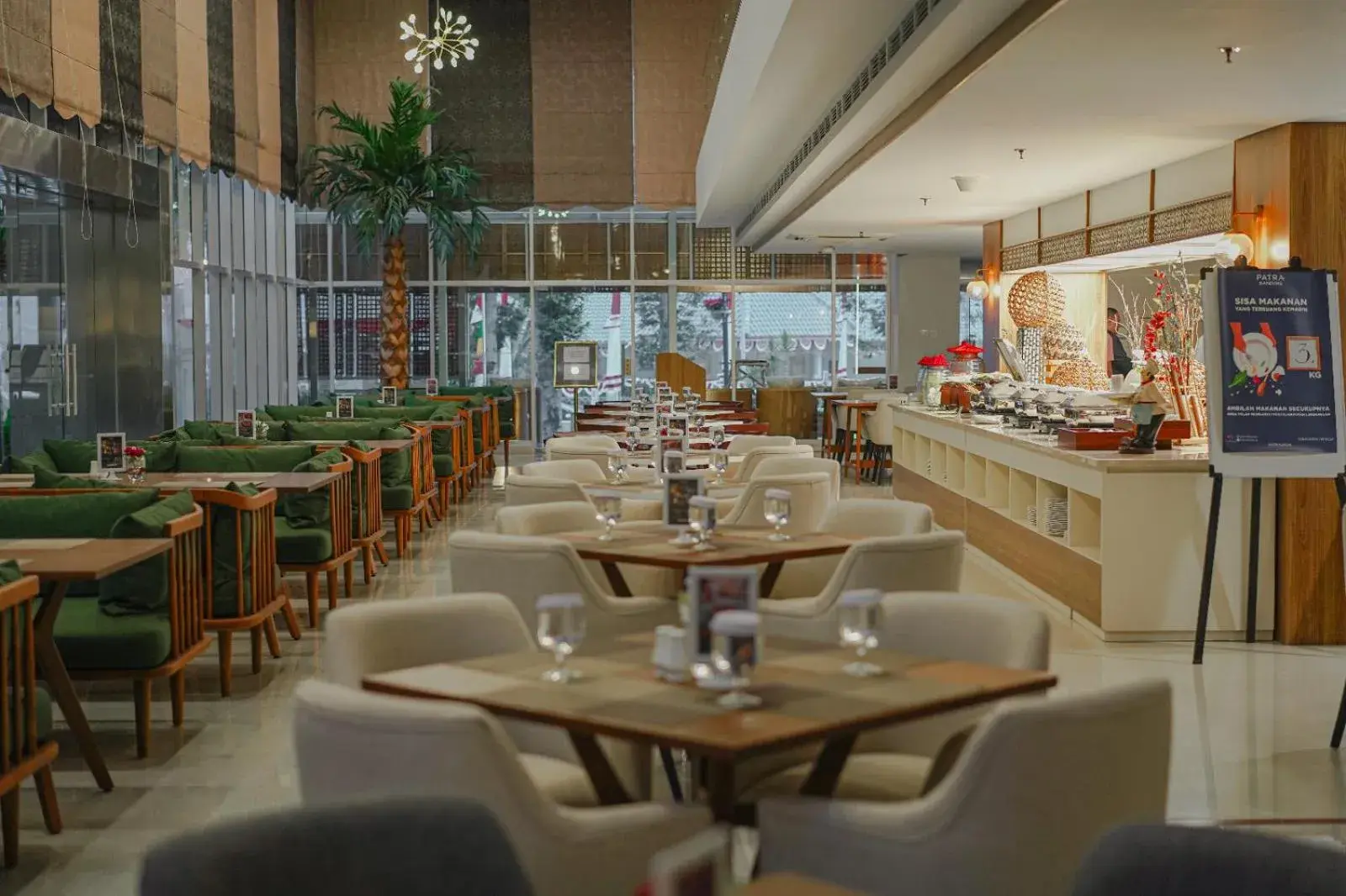 Restaurant/places to eat in Patra Bandung Hotel Restaurant/places to eat in Patra Bandung Hotel