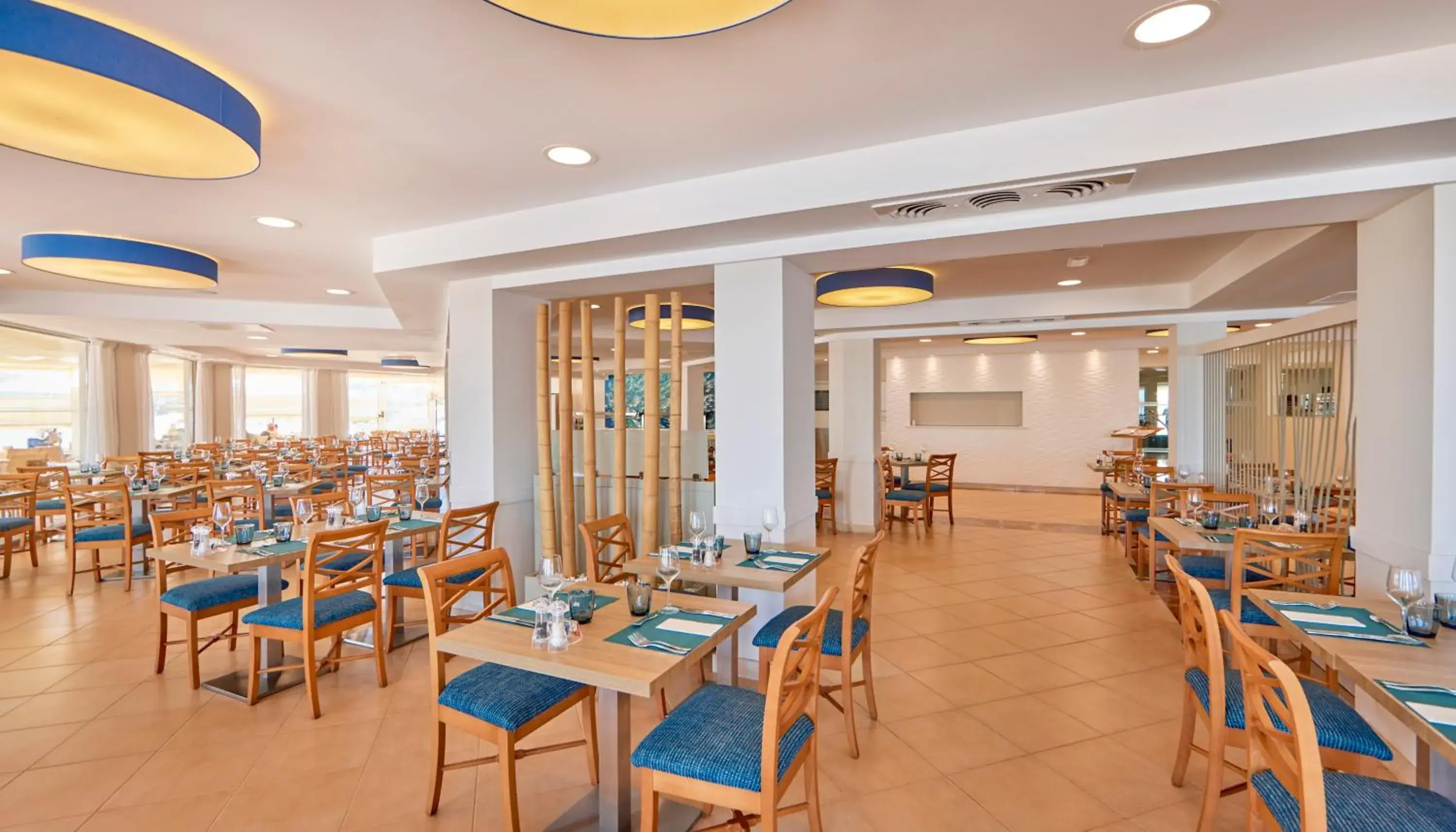 Restaurant/places to eat in Universal Hotel Marqués Restaurant/places to eat in Universal Hotel Marqués