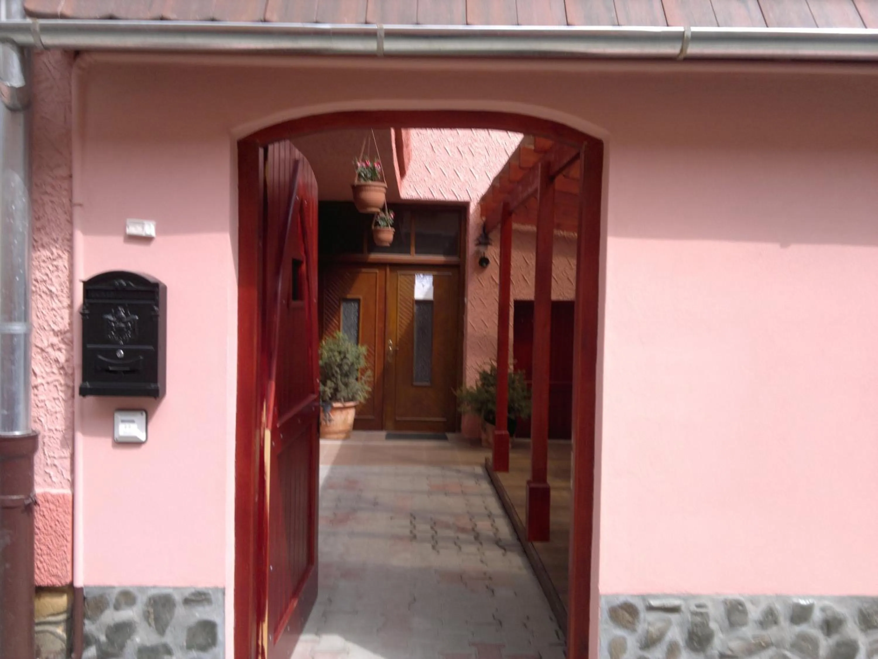 Facade/entrance in Pensiunea Podul Minciunilor