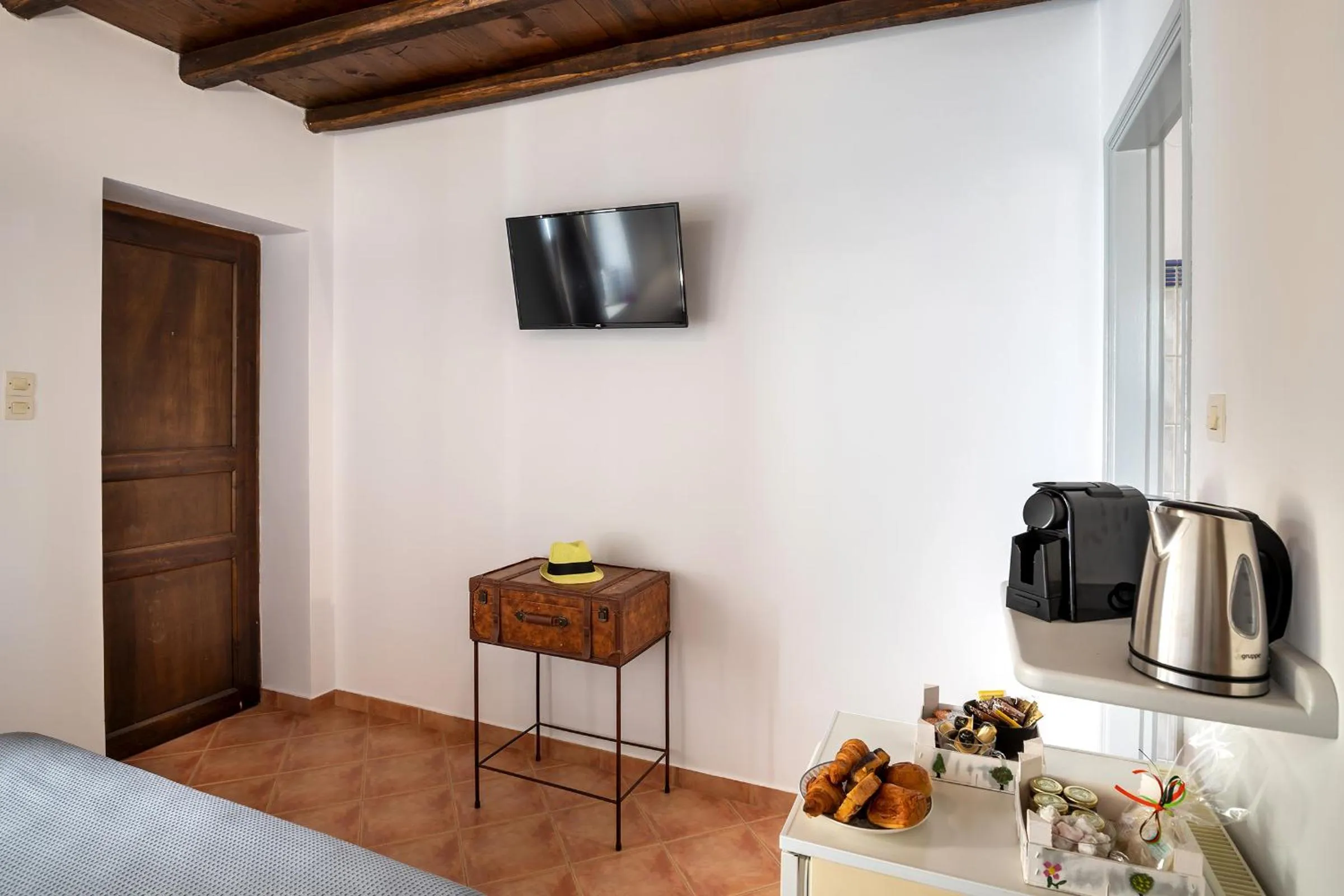 TV and multimedia in Cochili Rooms & Apartments