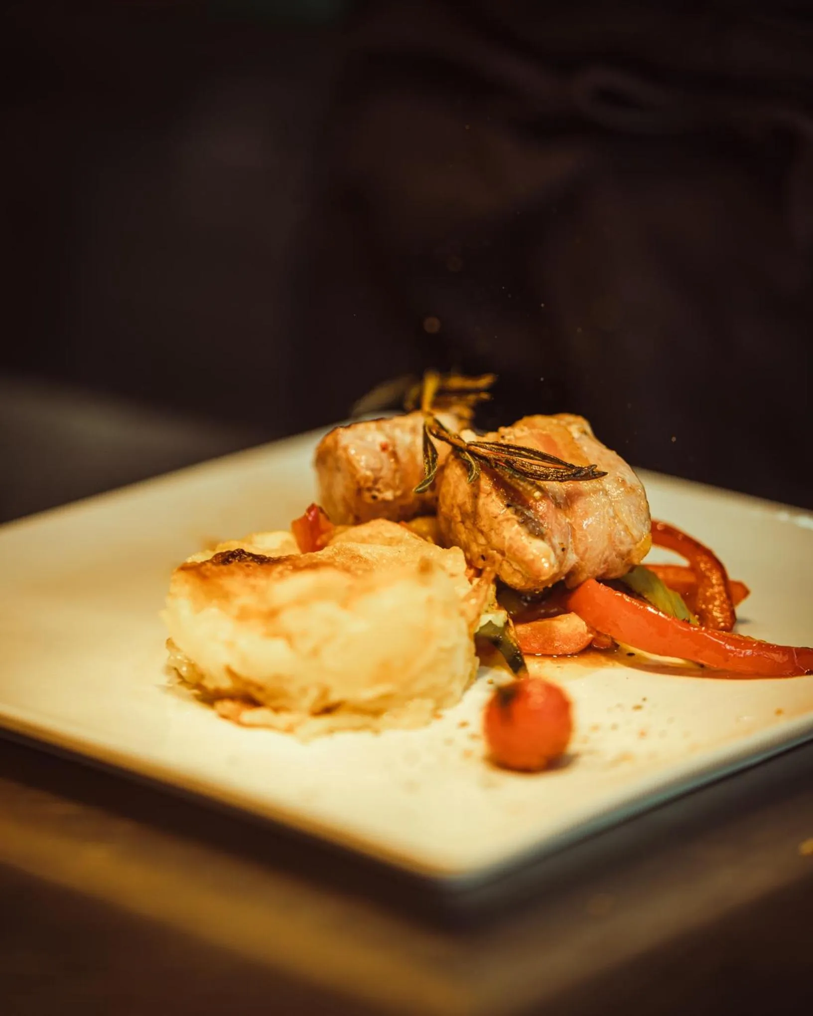 Restaurant/places to eat in Cavallestro Deluxe