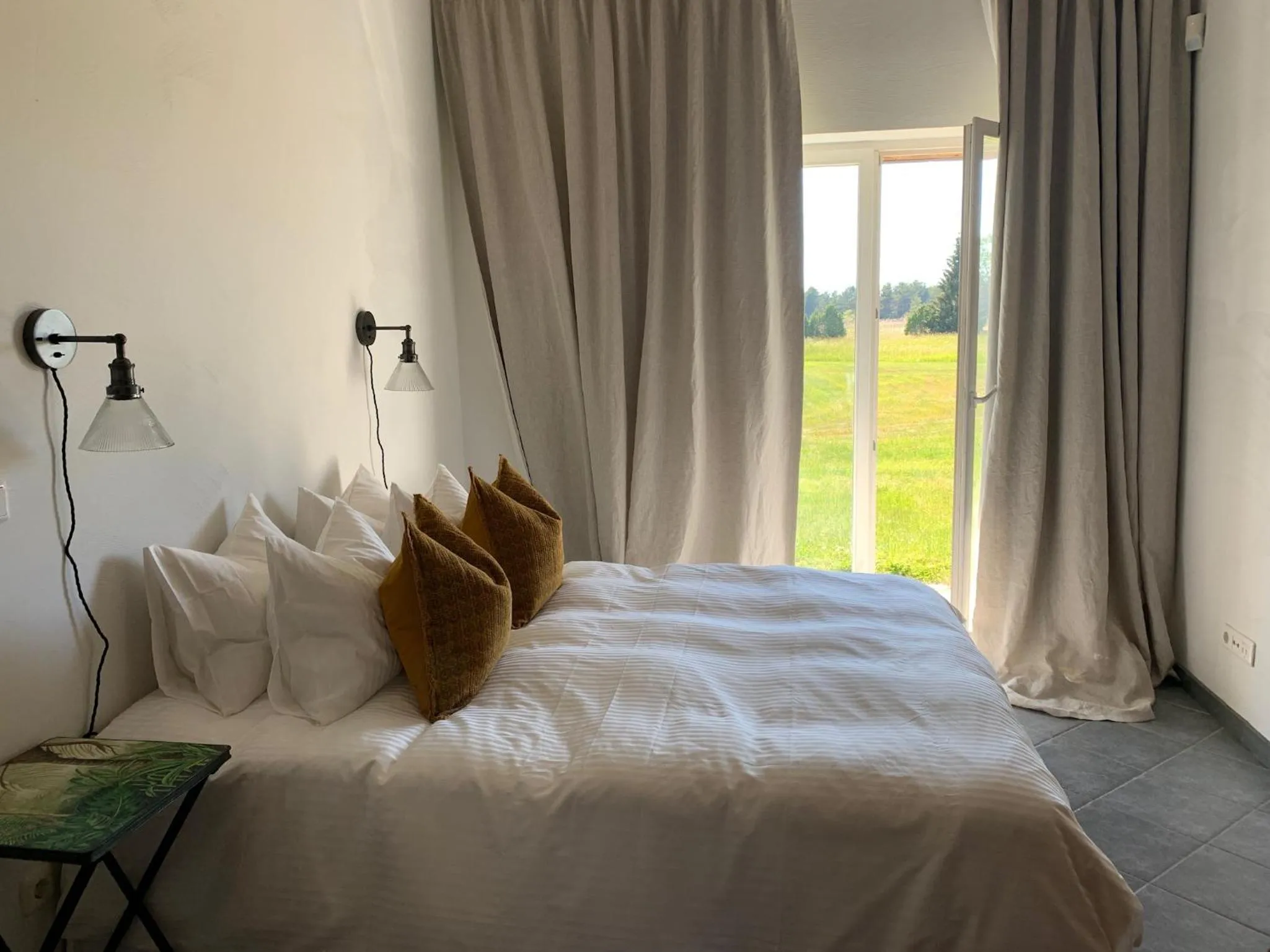 Bed in Pilguse Residency