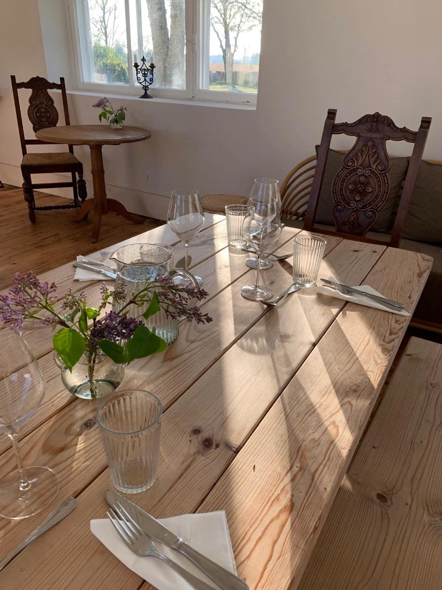 Restaurant/places to eat in Pilguse Residency