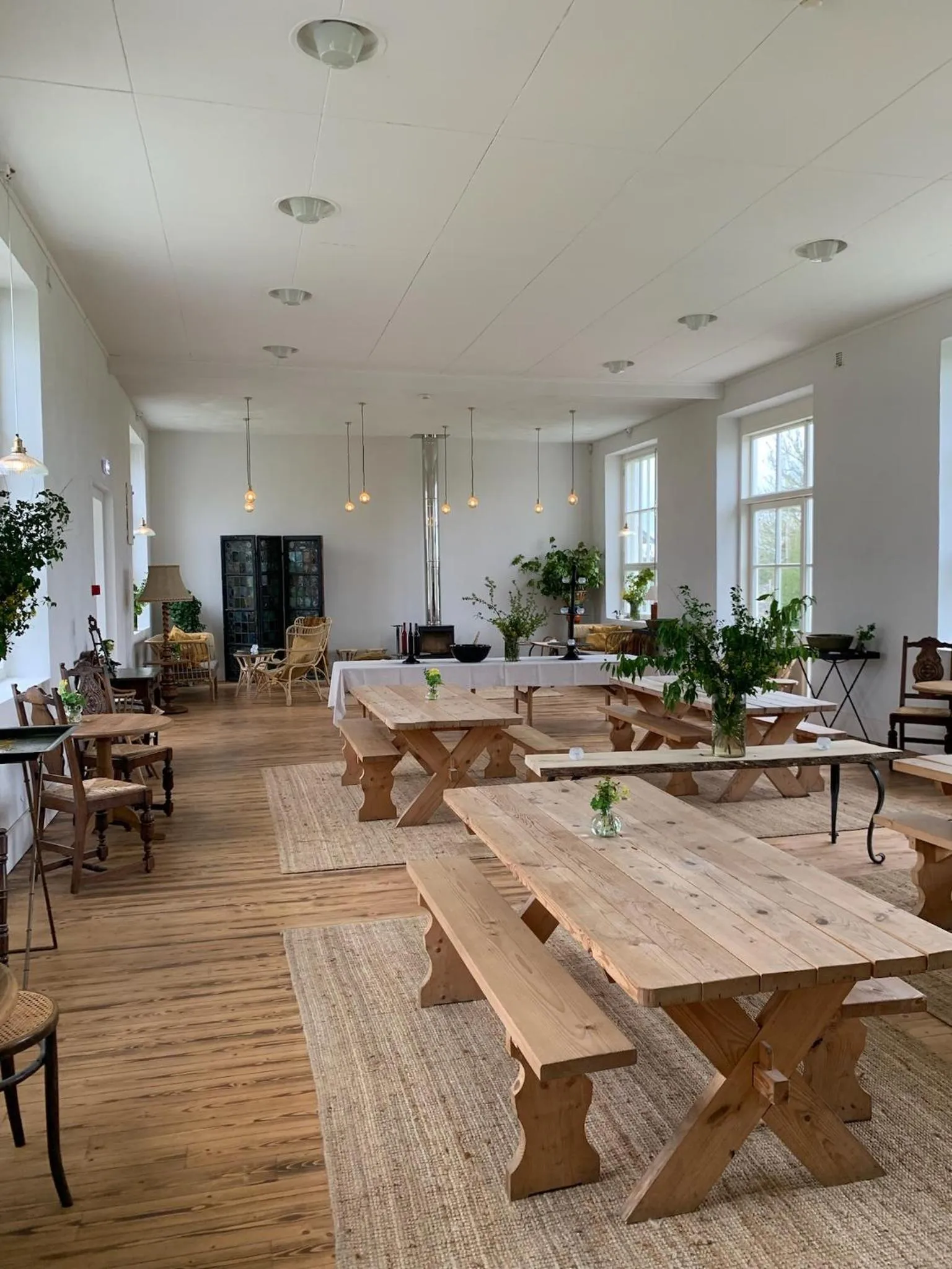 Restaurant/places to eat in Pilguse Residency