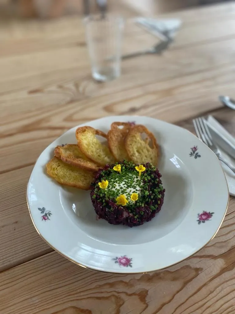 Restaurant/places to eat in Pilguse Residency