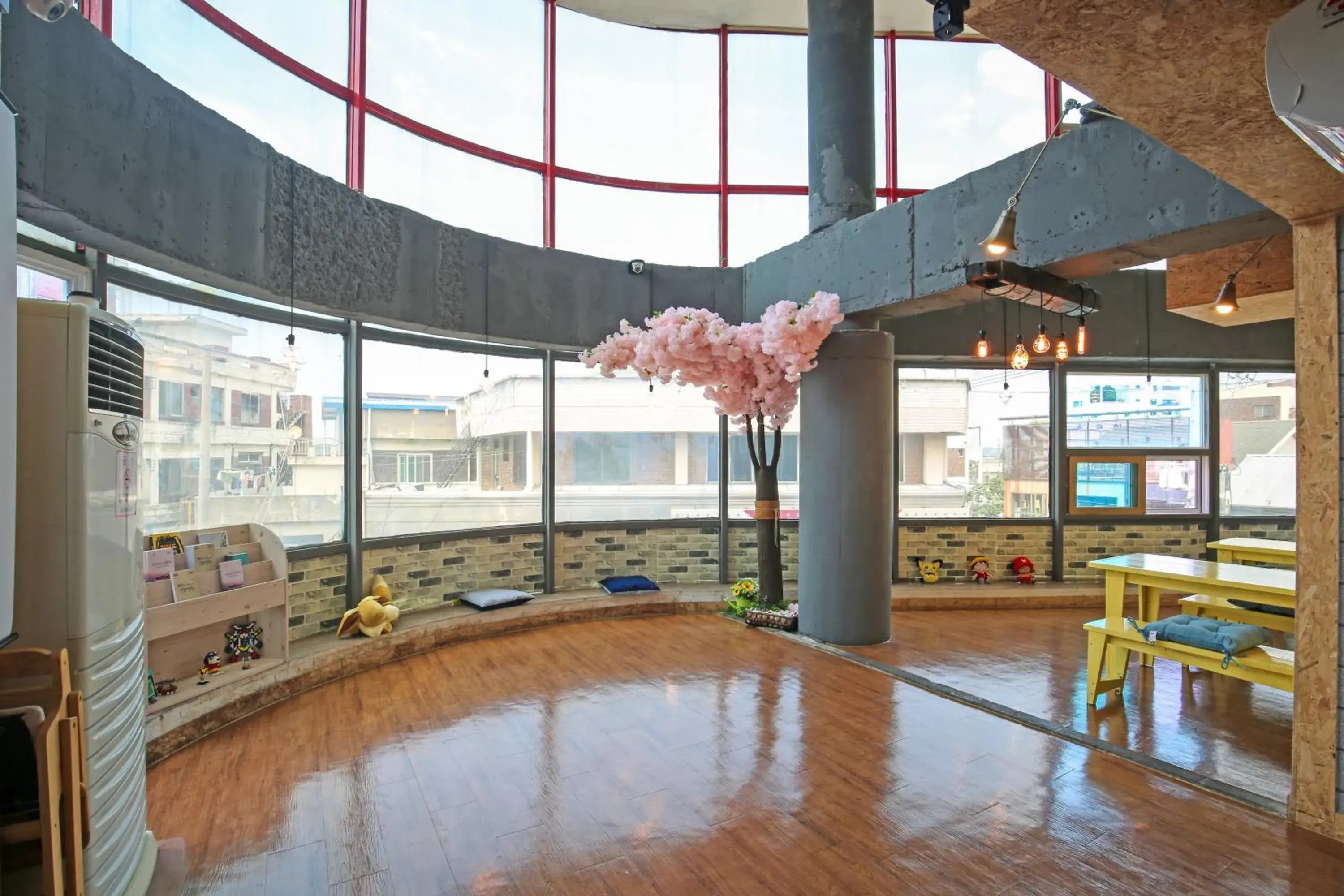 Communal lounge/ TV room in Dashim Guest House Communal lounge/ TV room in Dashim Guest House