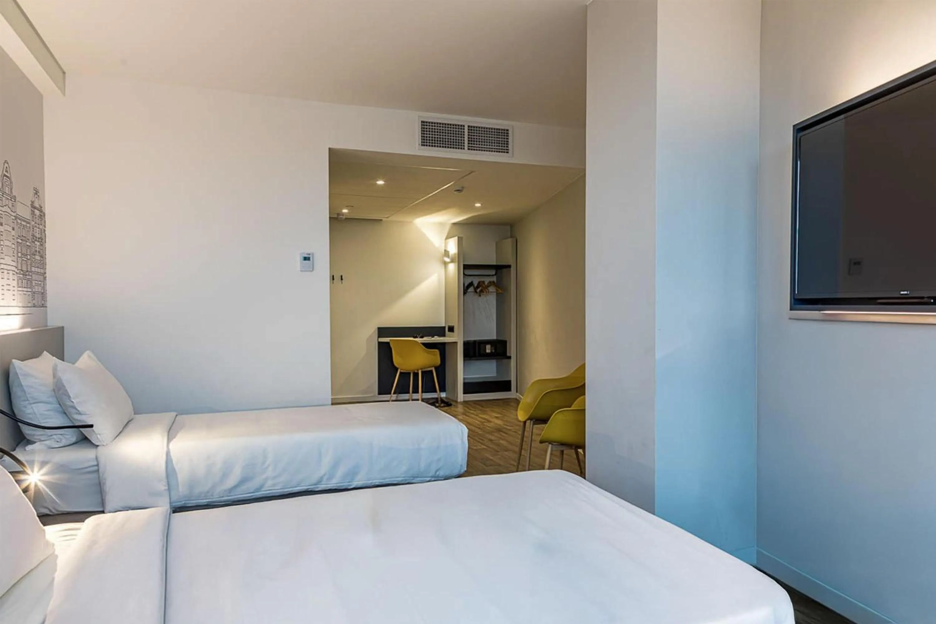 Photo of the whole room, Bed in B&B Hotel Budapest City