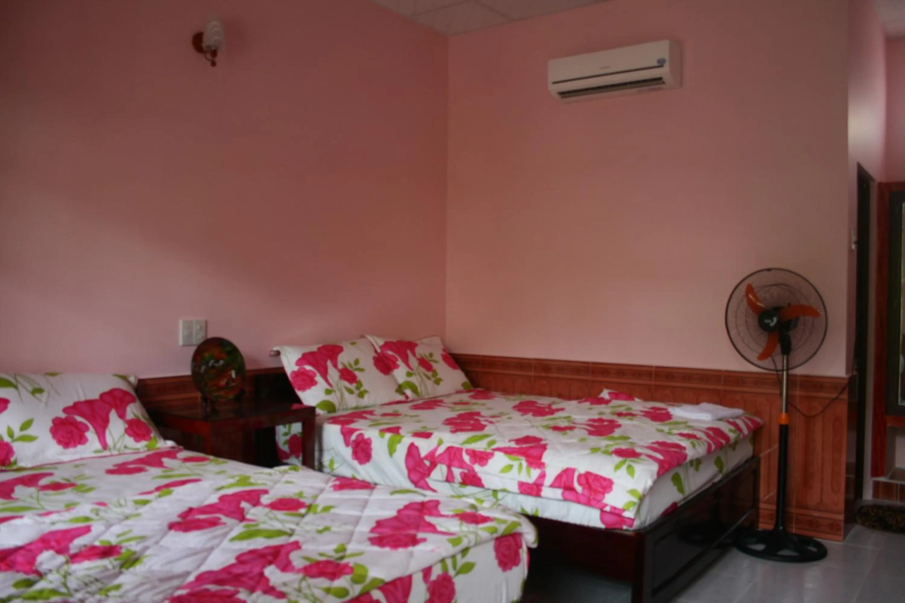 Photo of the whole room, Bed in Minh Anh Garden Hotel