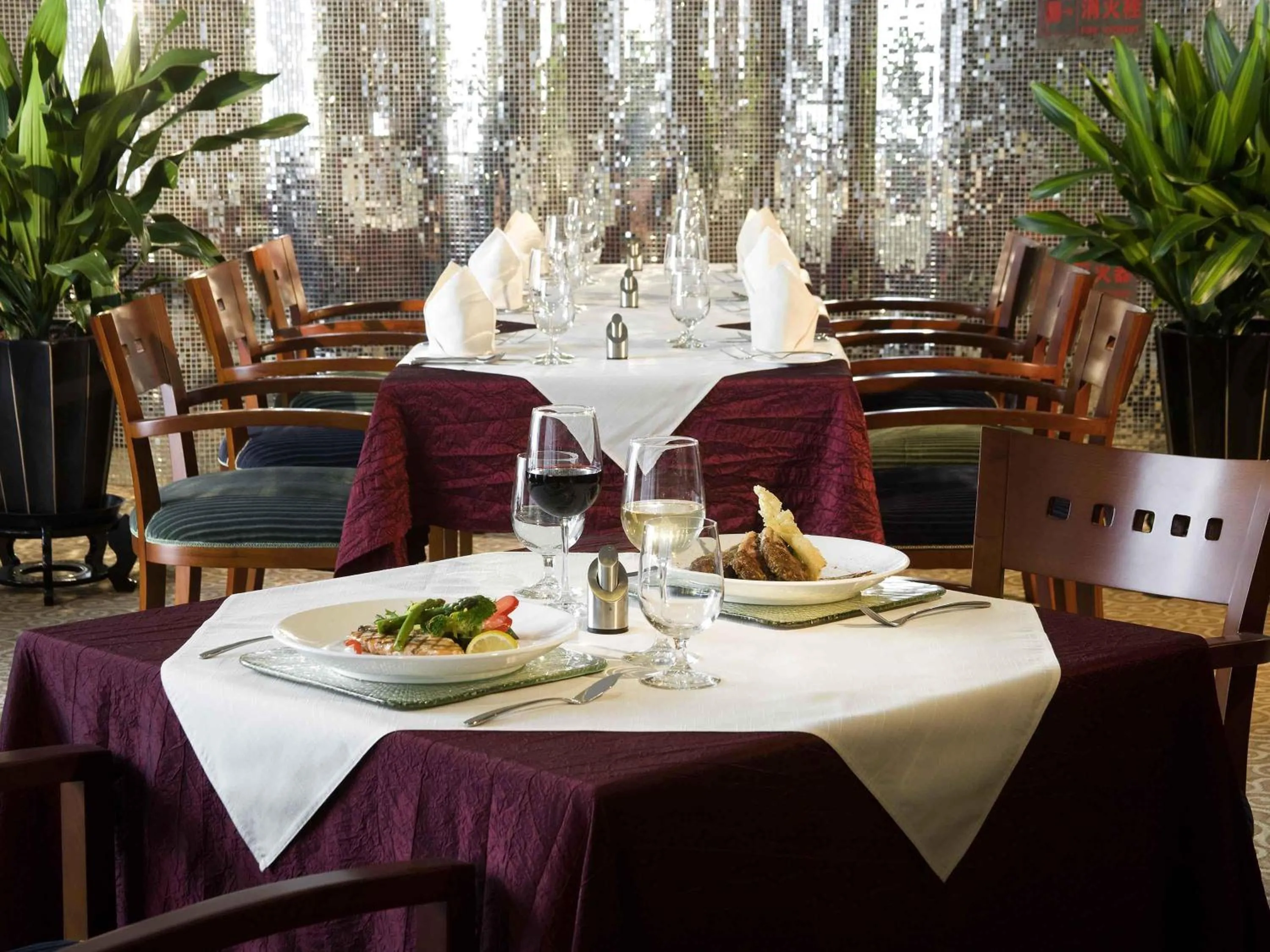 Restaurant/places to eat in Mercure Wanshang Beijing