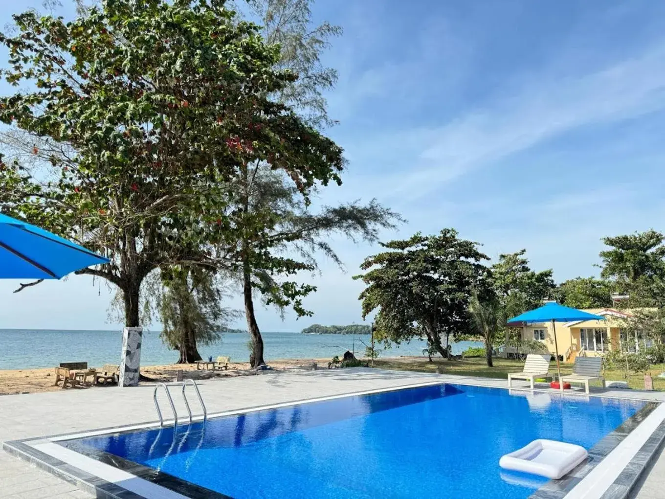 Swimming pool in Vung Bau Resort Swimming pool in Vung Bau Resort