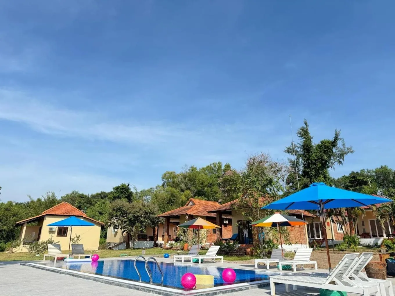 Swimming pool in Vung Bau Resort