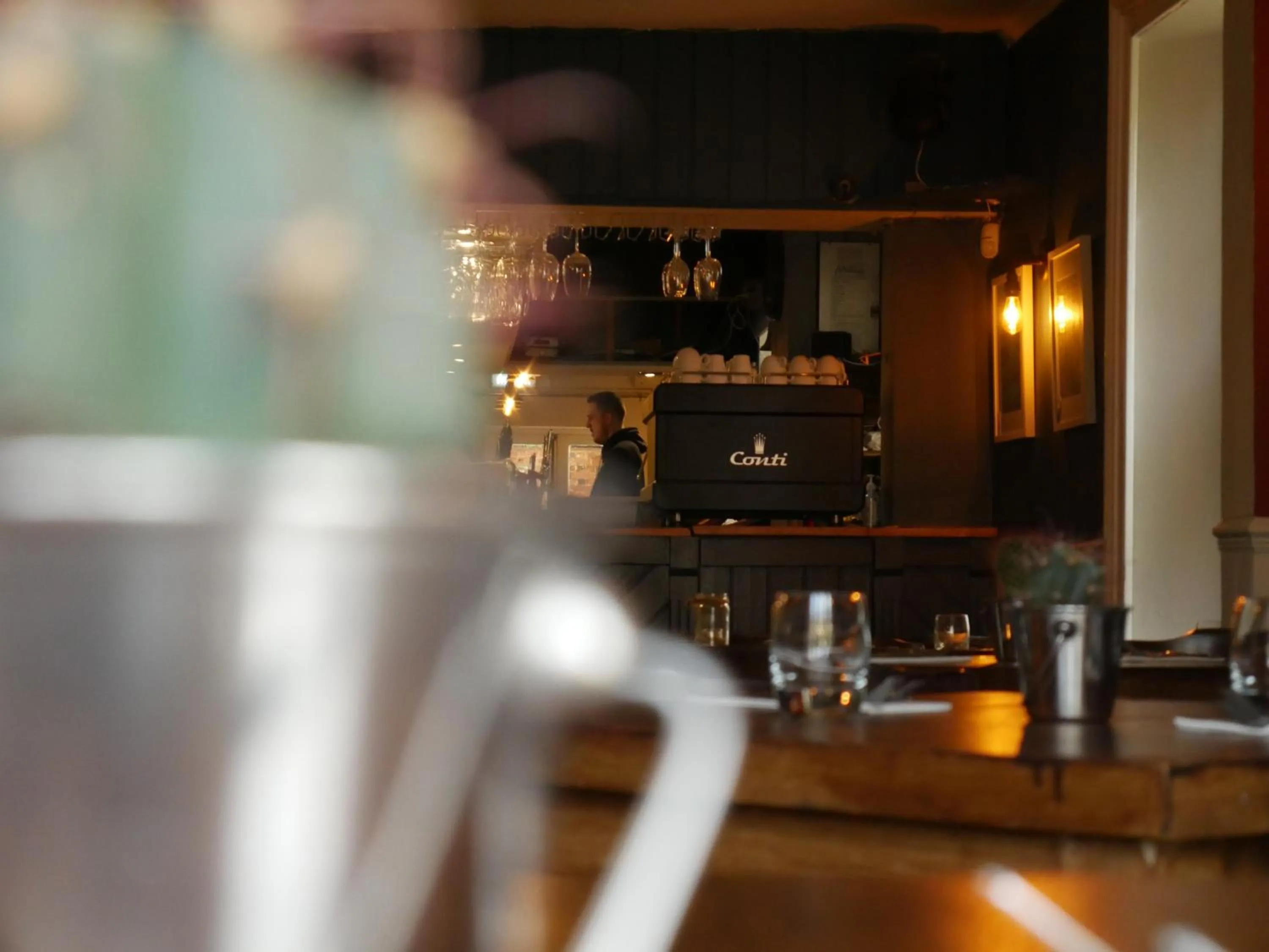 Restaurant/places to eat in The Fox and Hounds