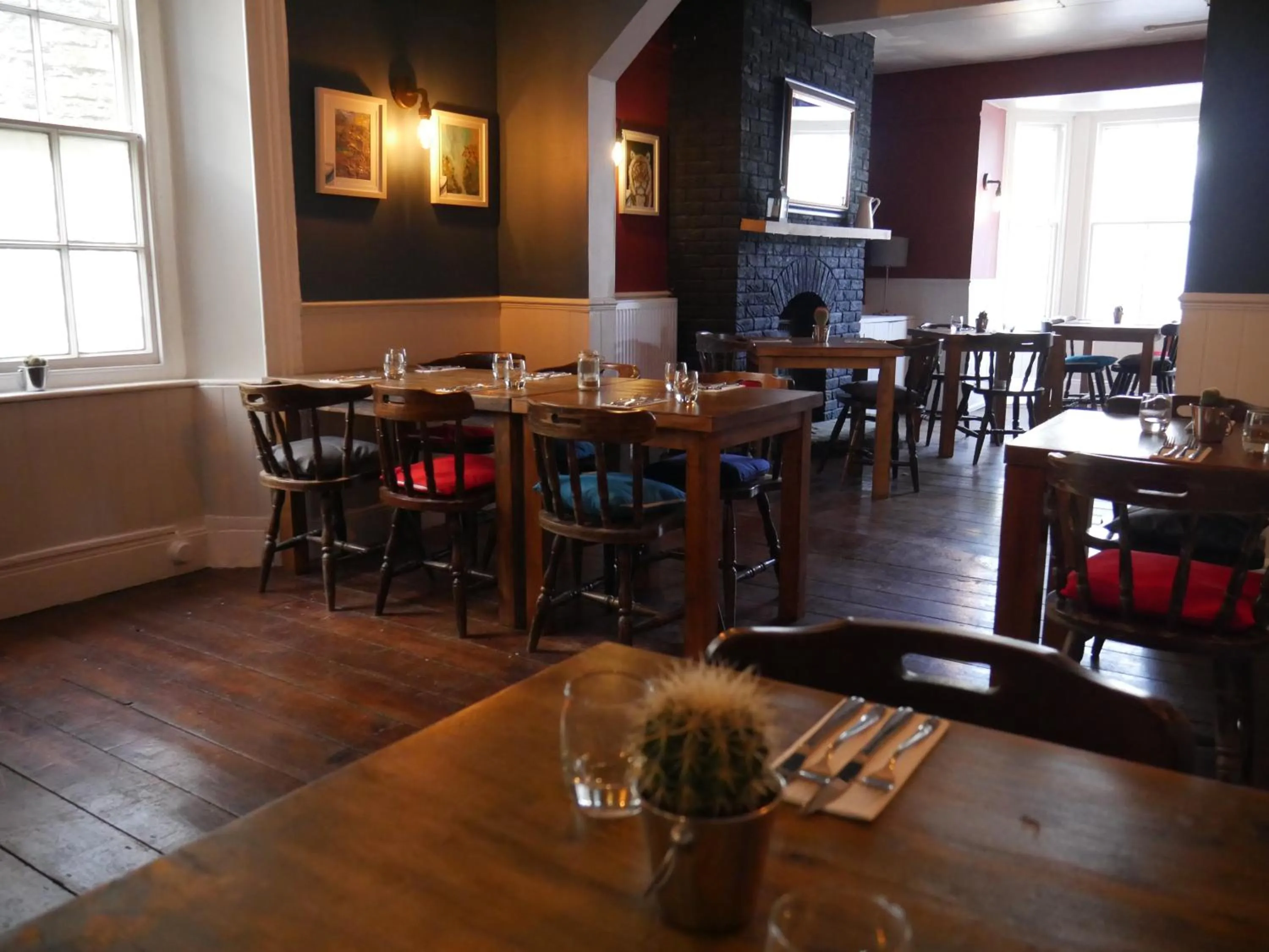 Restaurant/places to eat in The Fox and Hounds