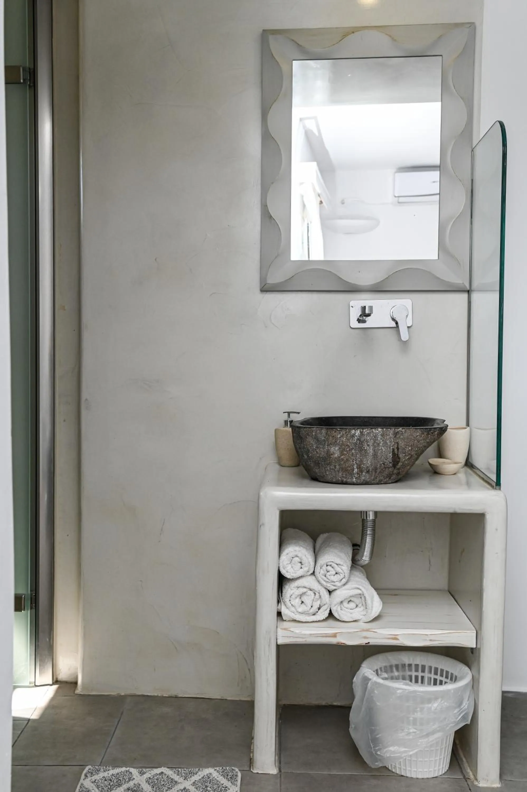 Bathroom in Vinas Place City Center