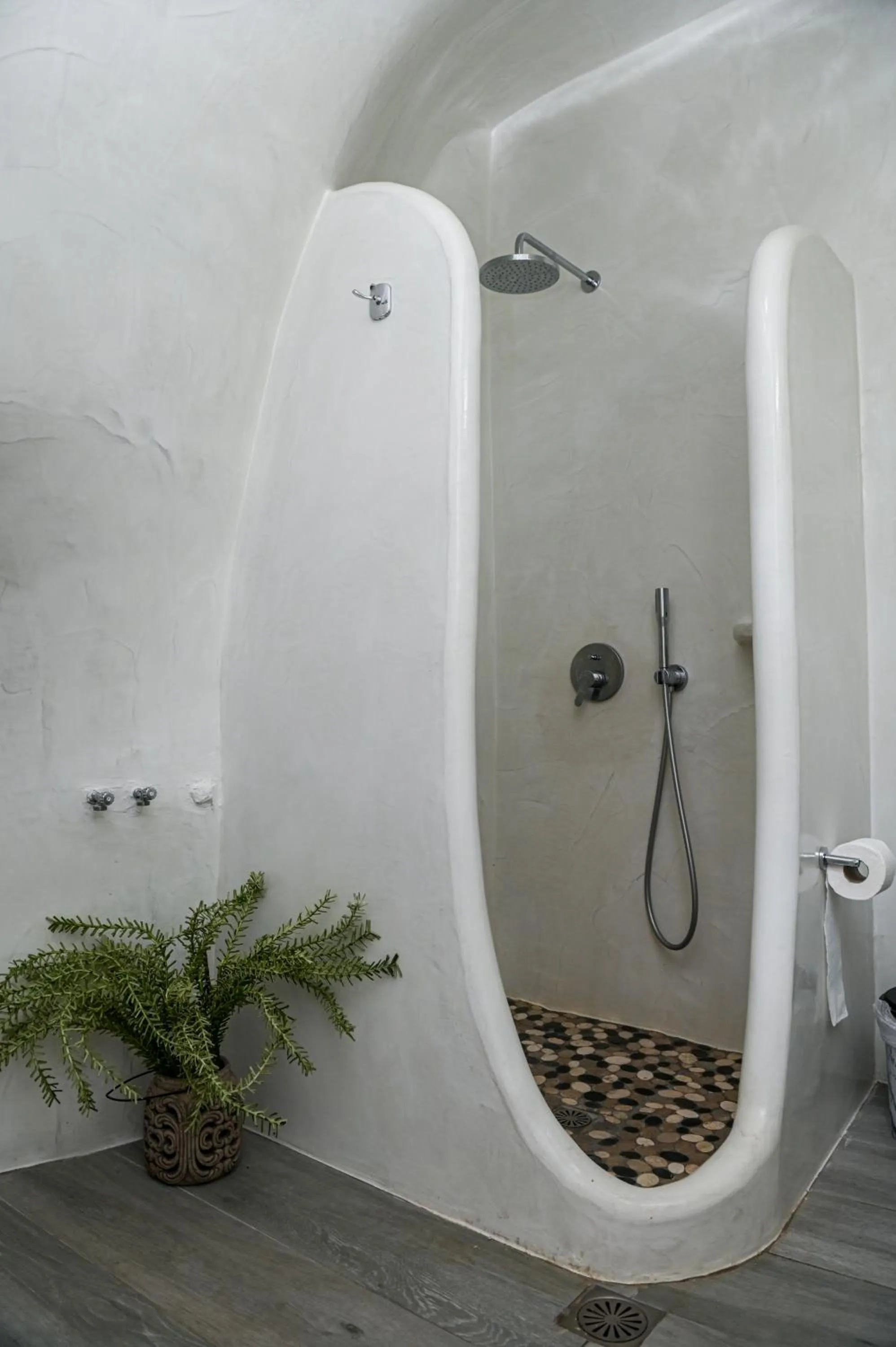 Shower in Vinas Place City Center