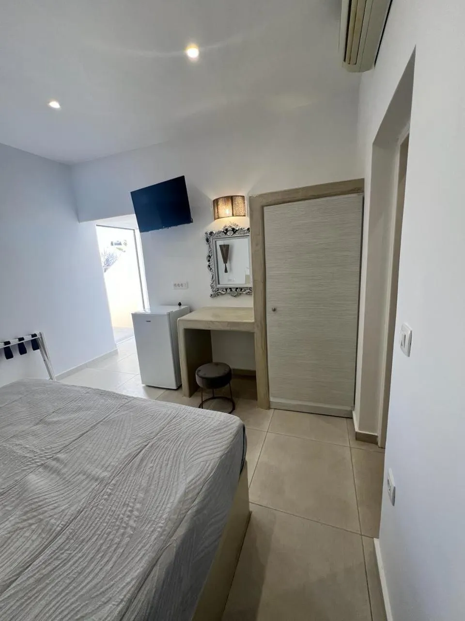 Bedroom, Bed in Vinas Place City Center