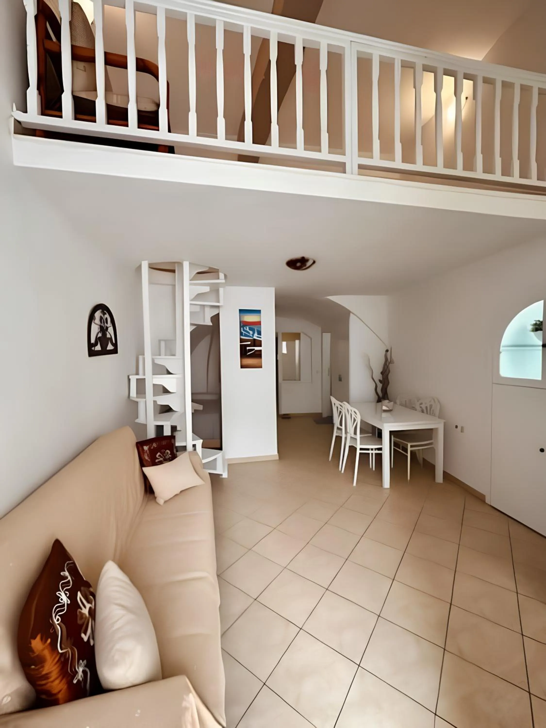 Photo of the whole room in Vinas Place City Center