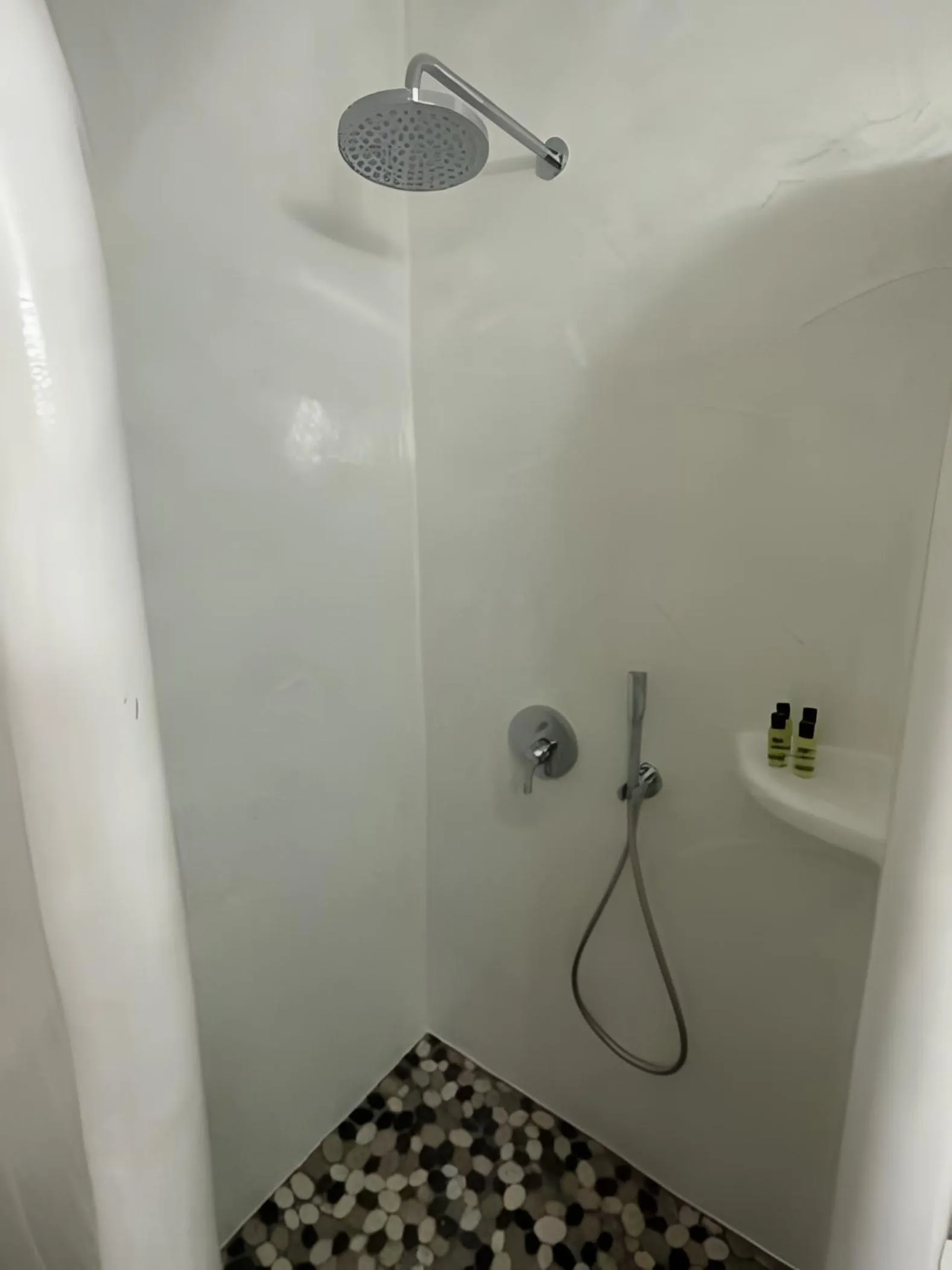 Shower in Vinas Place City Center